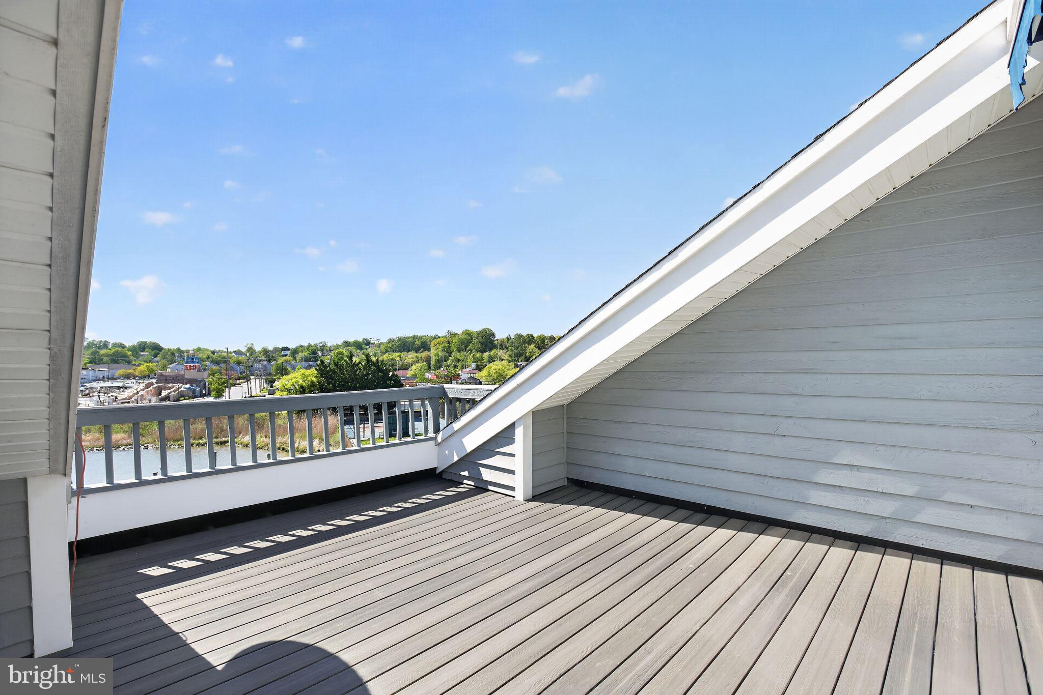 WINDWARD KEY - Residential