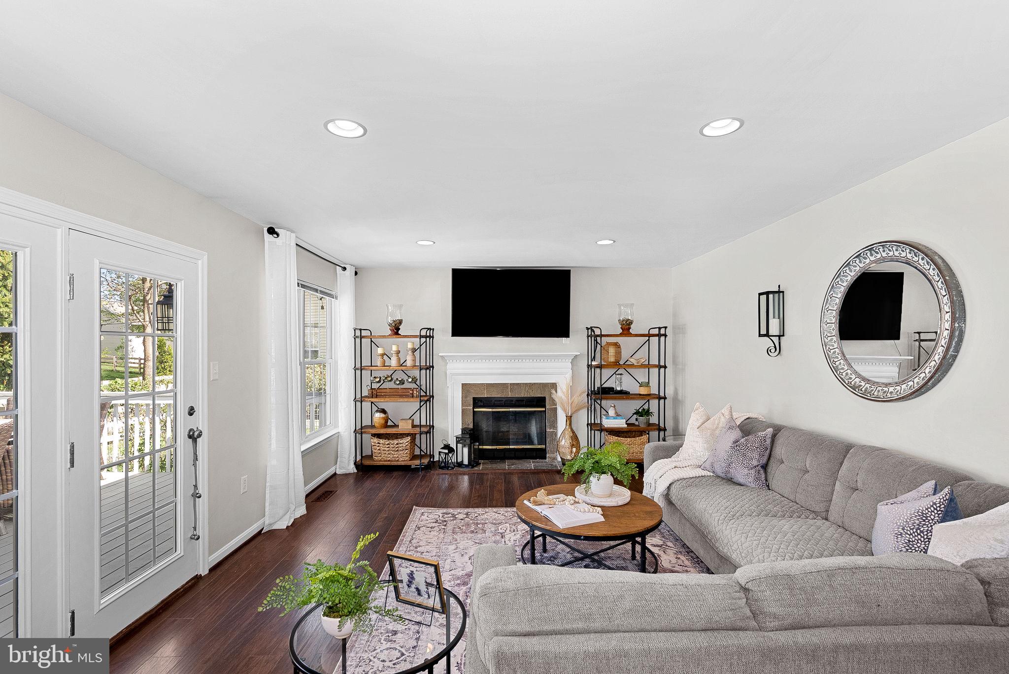 ROUND HILL - Residential