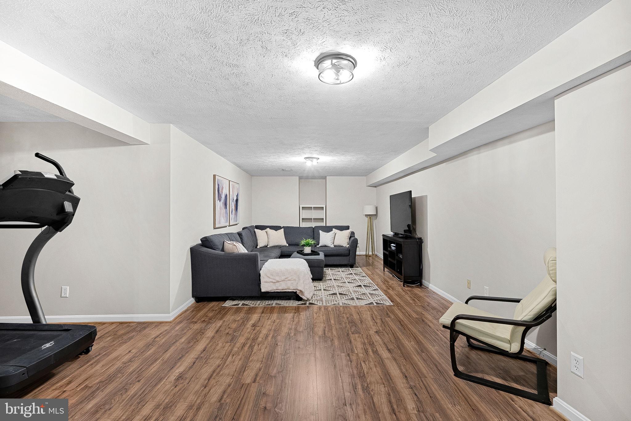 ROUND HILL - Residential