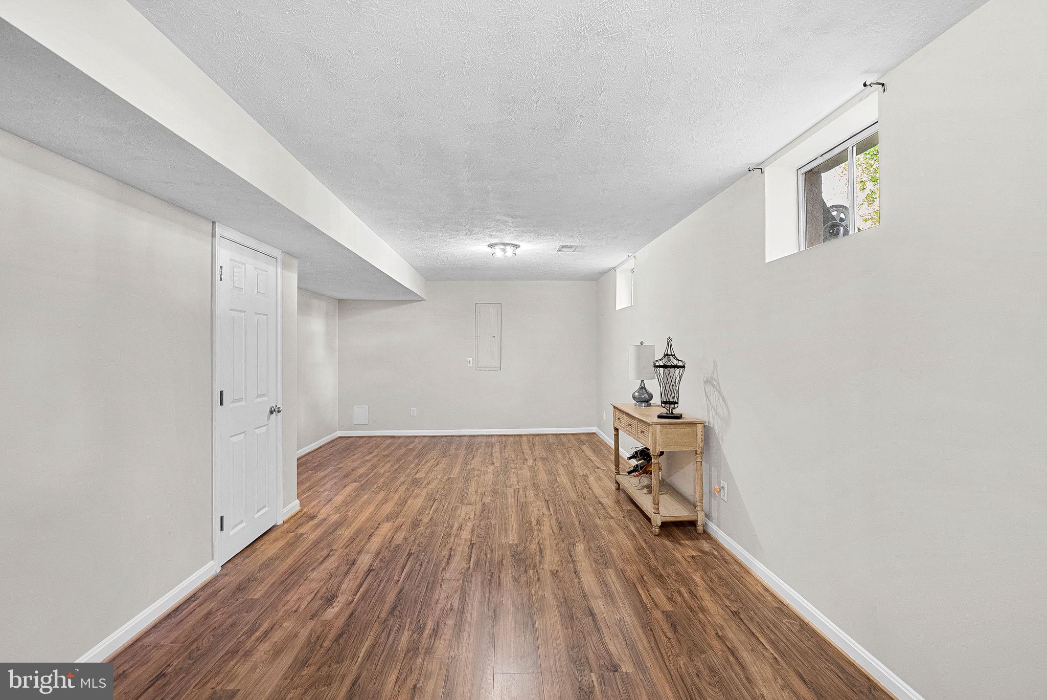 ROUND HILL - Residential