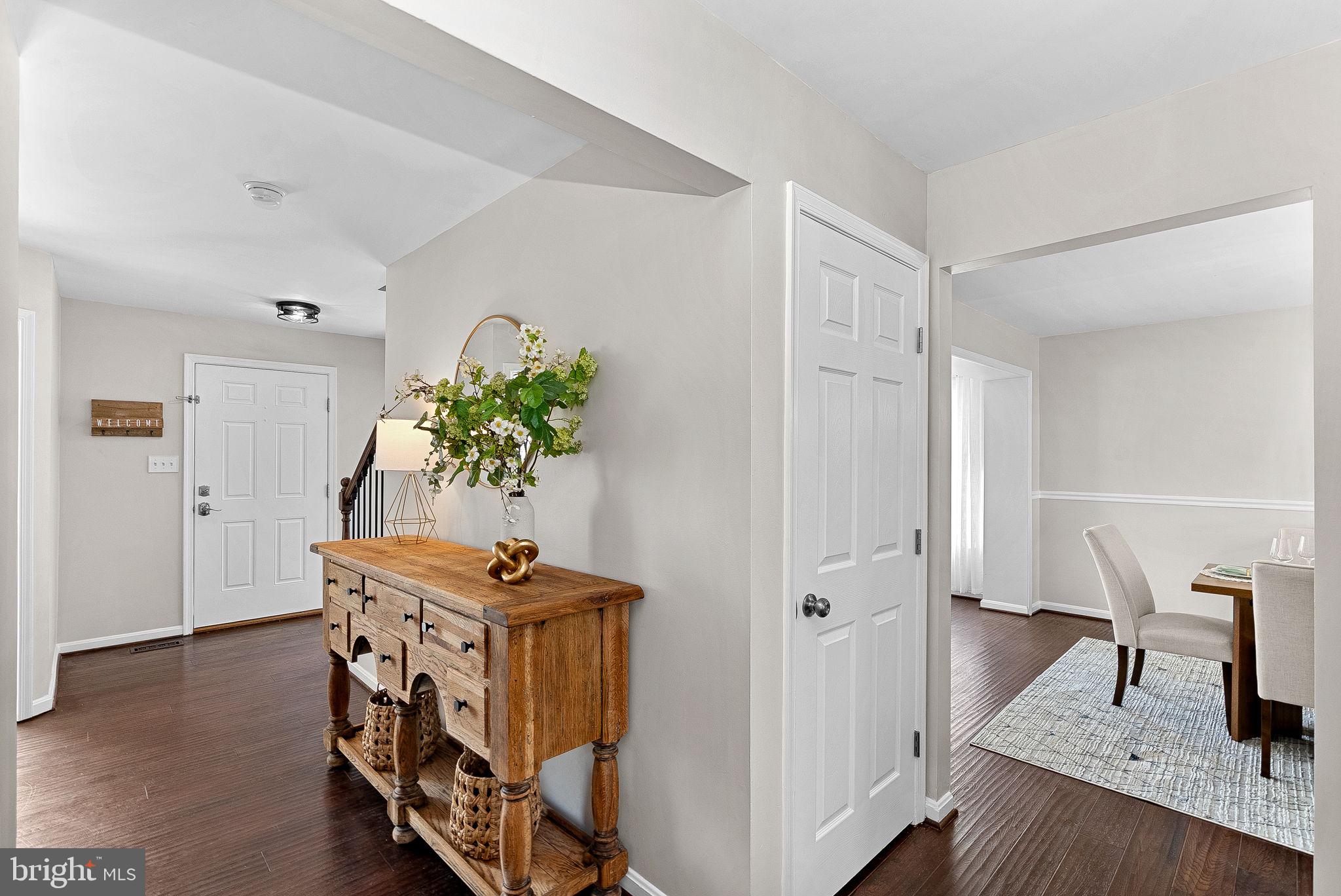 ROUND HILL - Residential