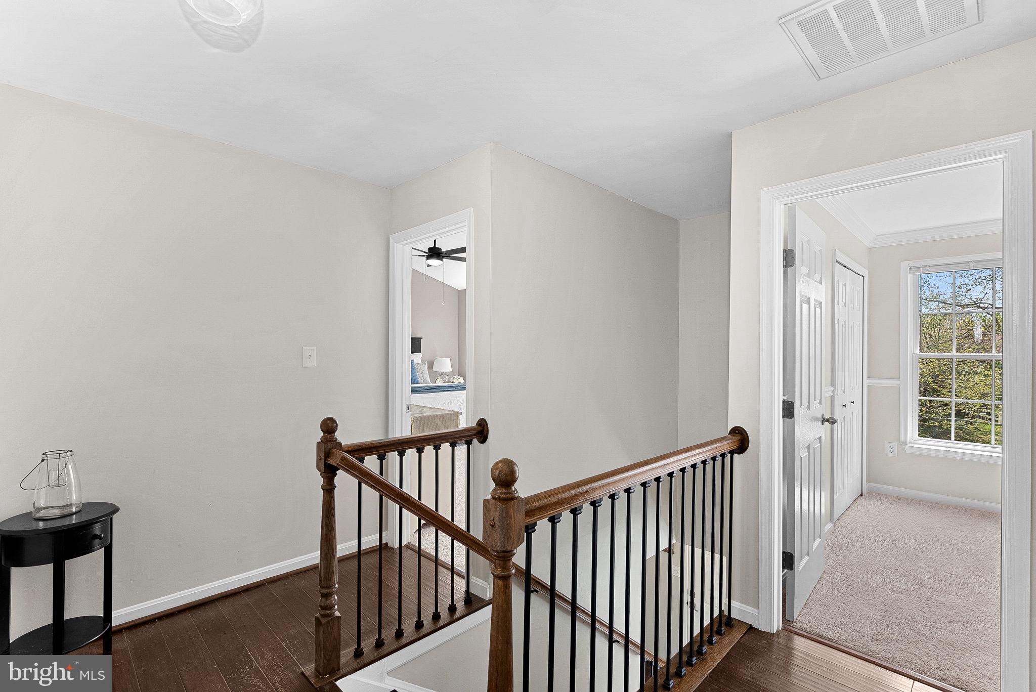 ROUND HILL - Residential