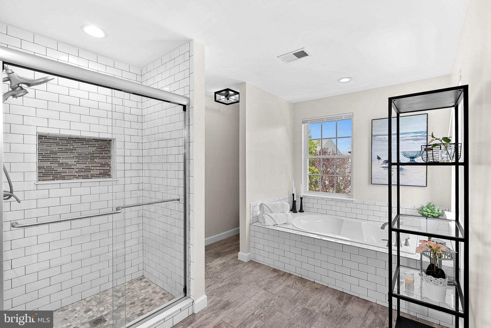 ROUND HILL - Residential