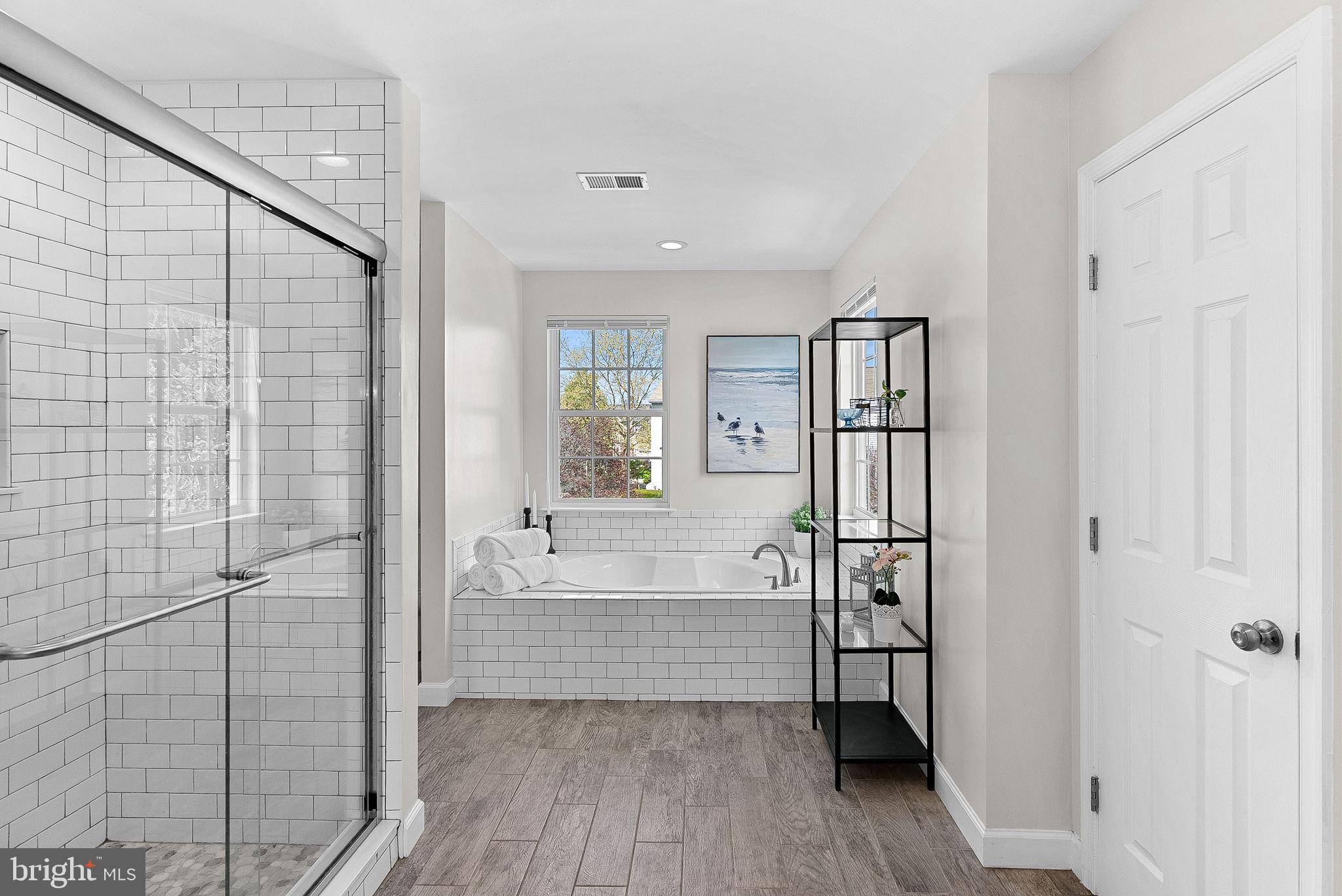 ROUND HILL - Residential