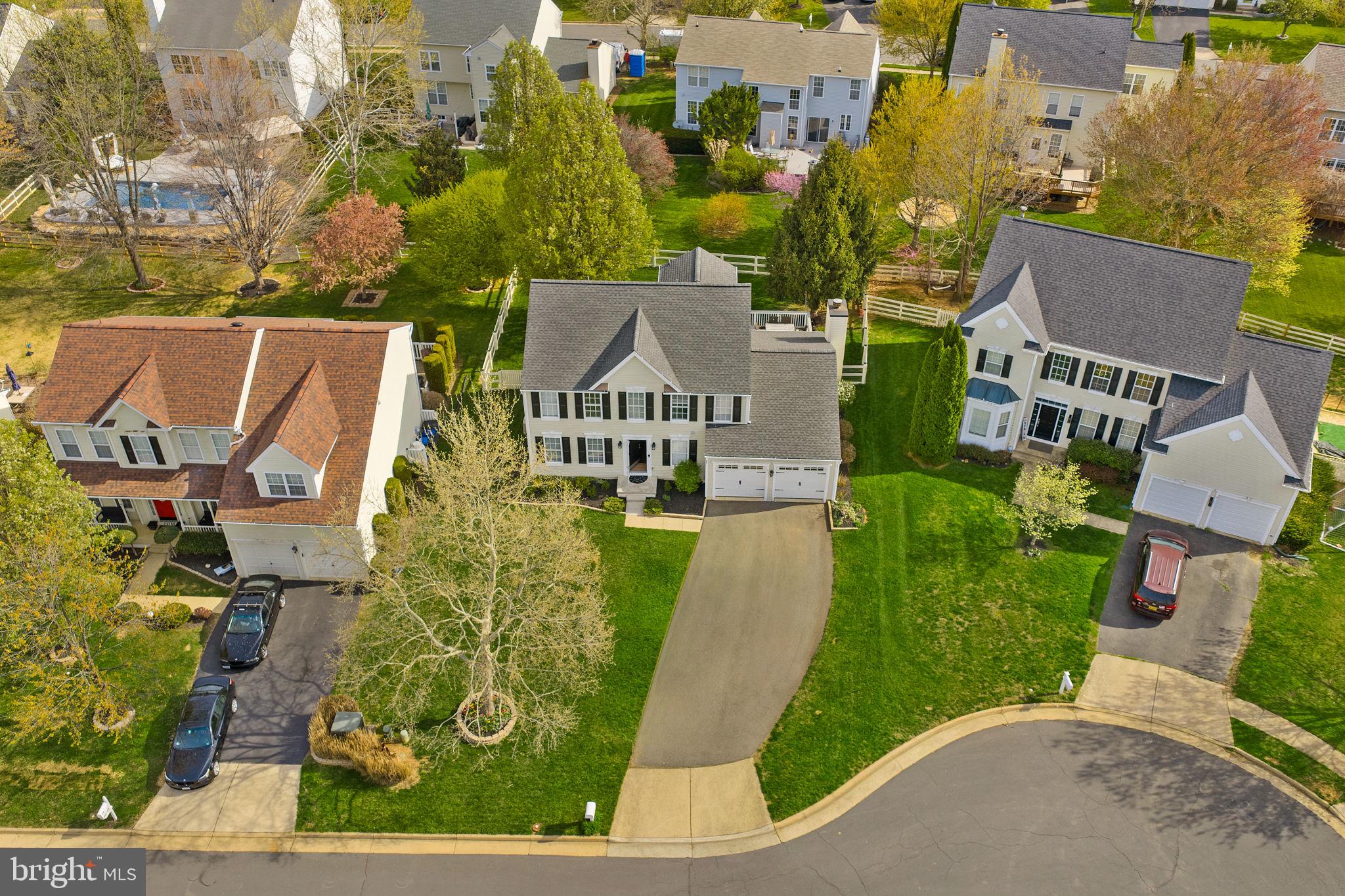 ROUND HILL - Residential