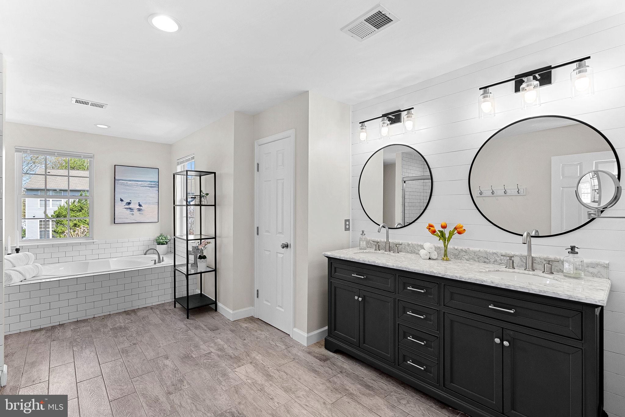 ROUND HILL - Residential