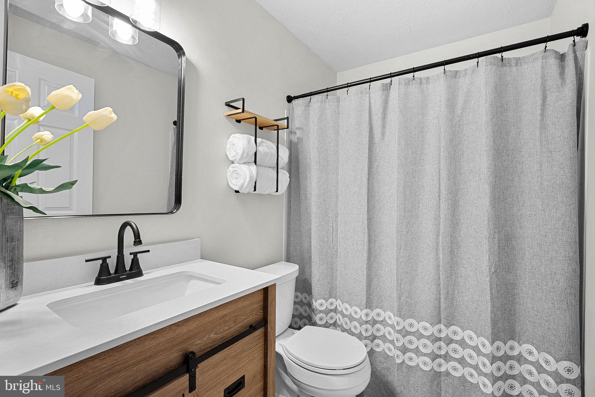 ROUND HILL - Residential