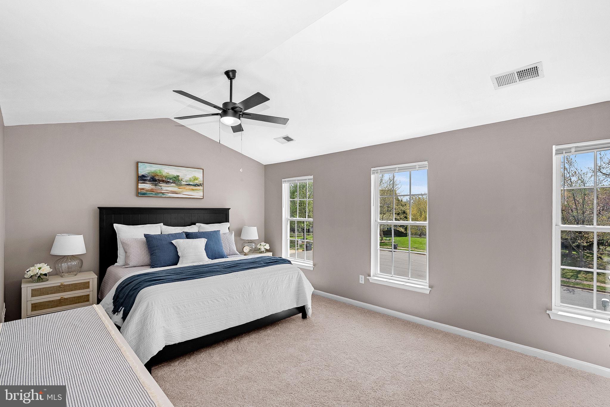 ROUND HILL - Residential