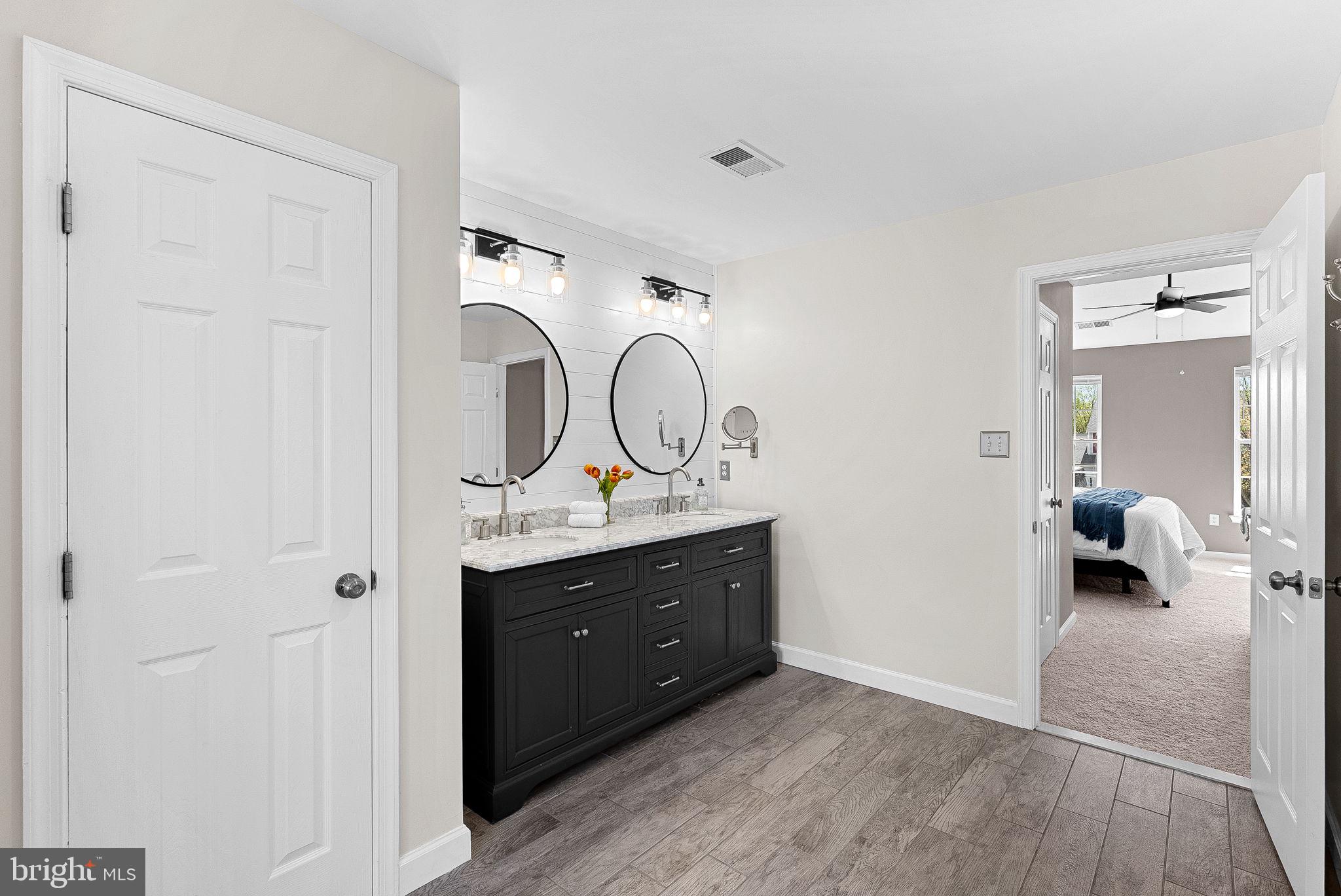 ROUND HILL - Residential