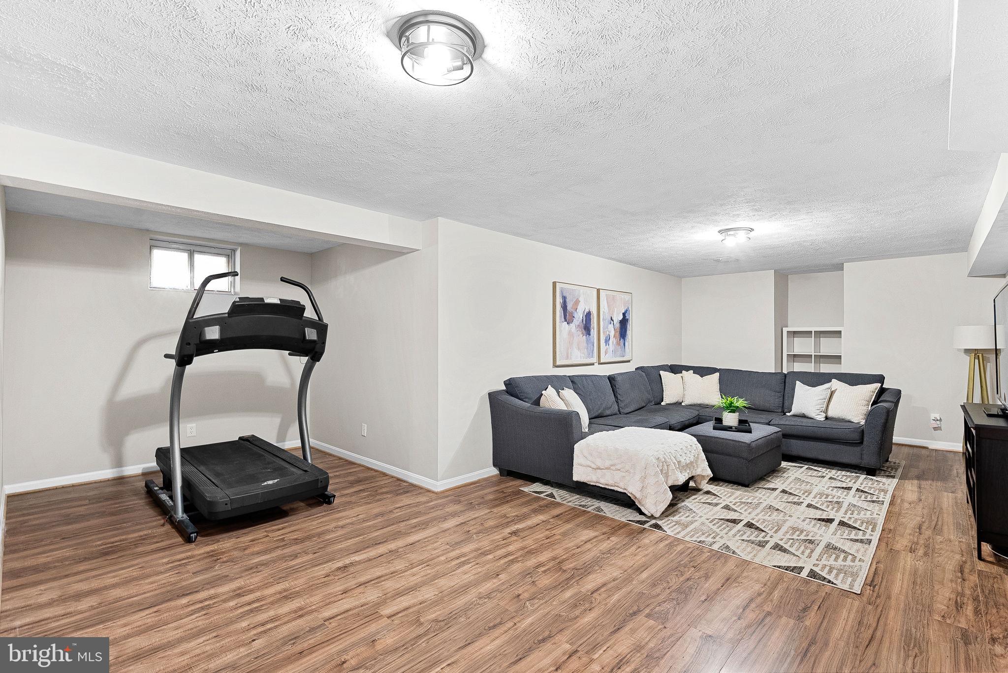 ROUND HILL - Residential