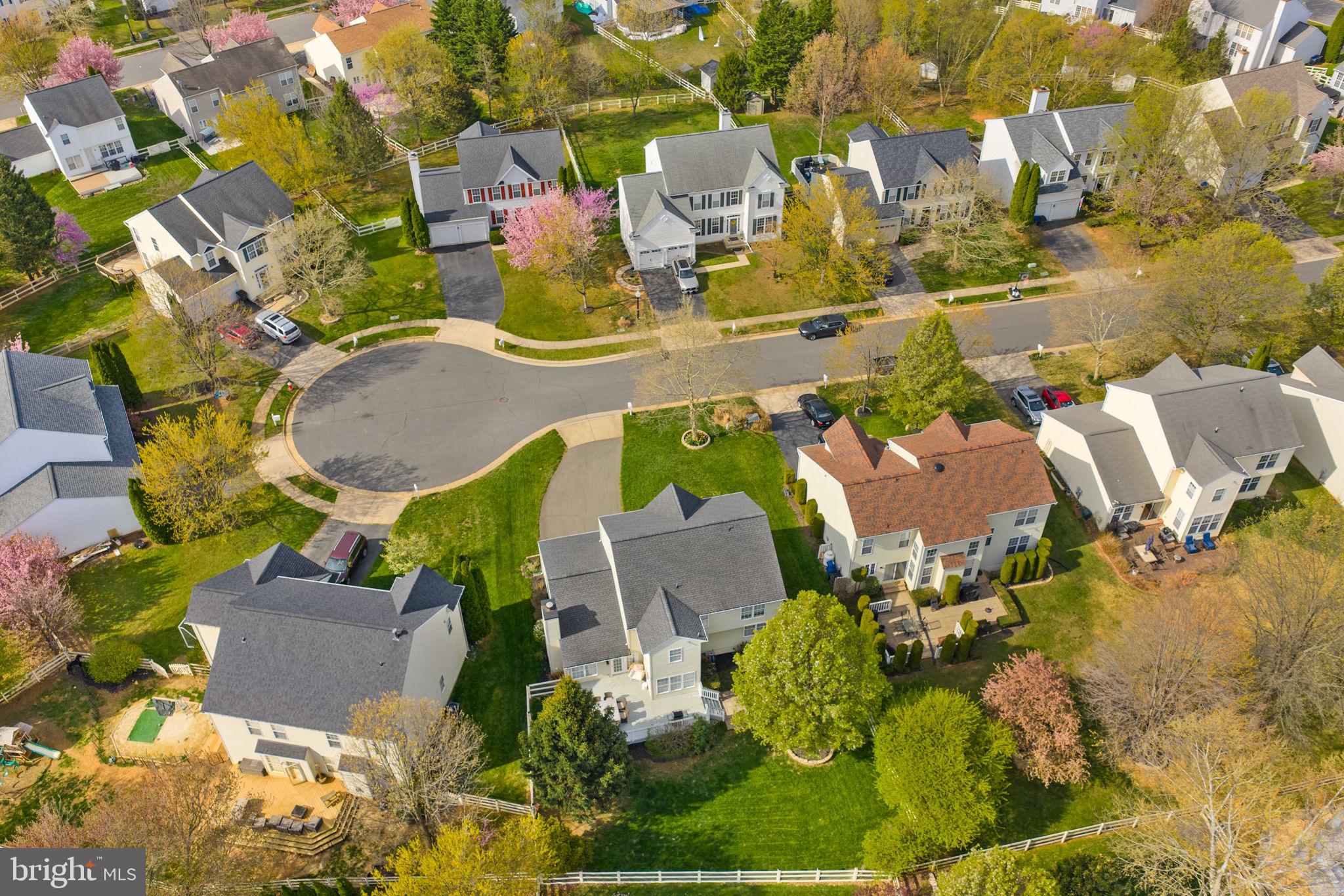 ROUND HILL - Residential