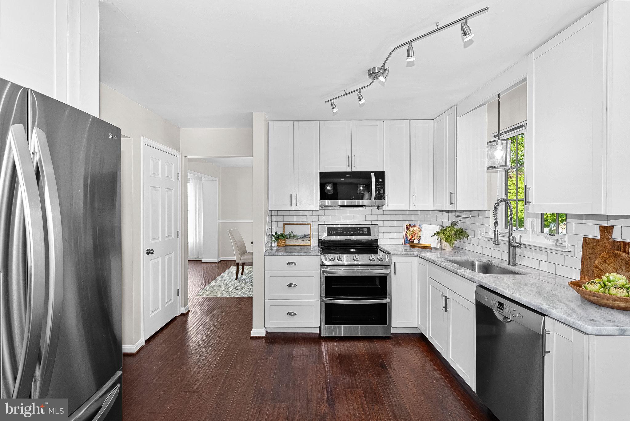 ROUND HILL - Residential