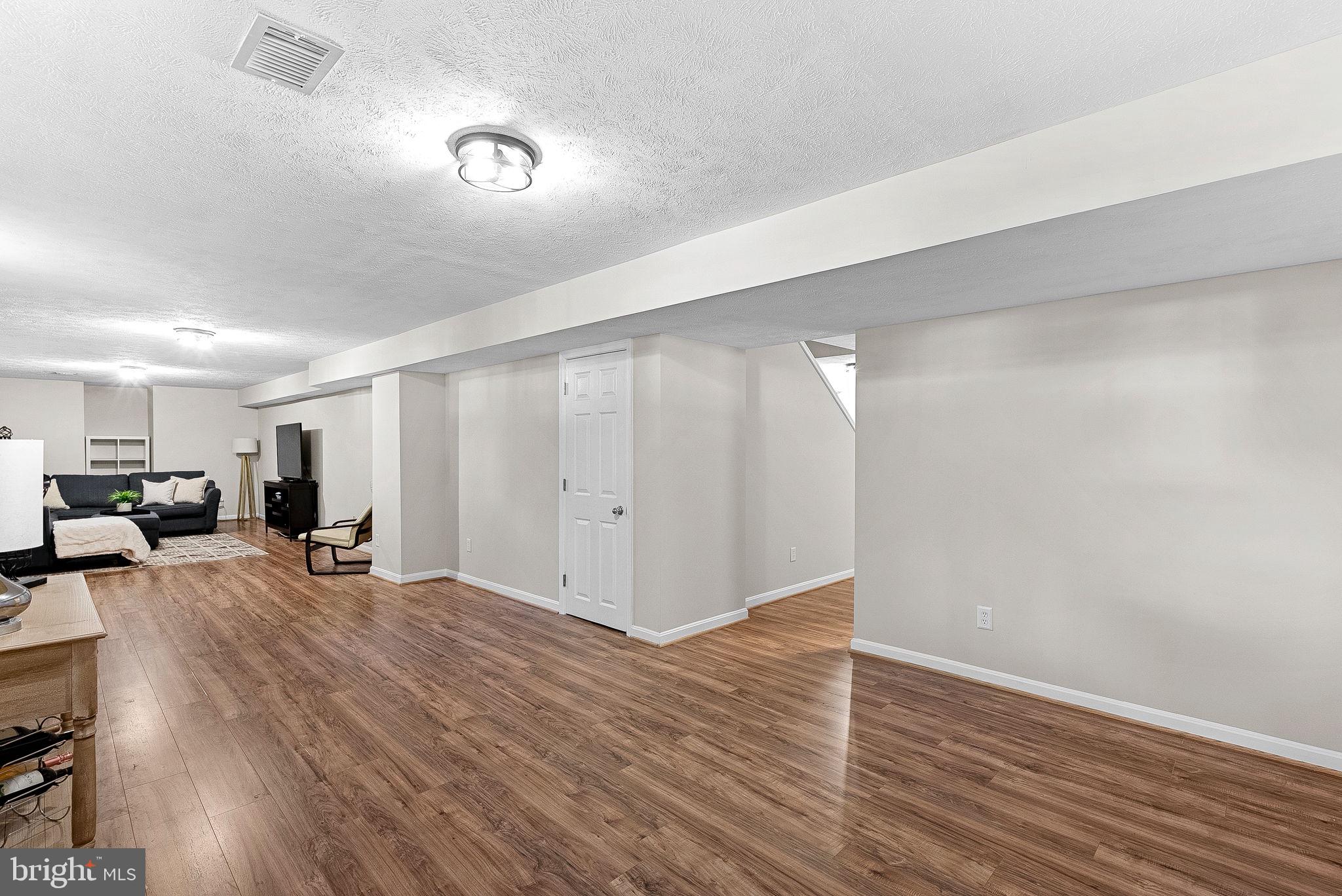 ROUND HILL - Residential