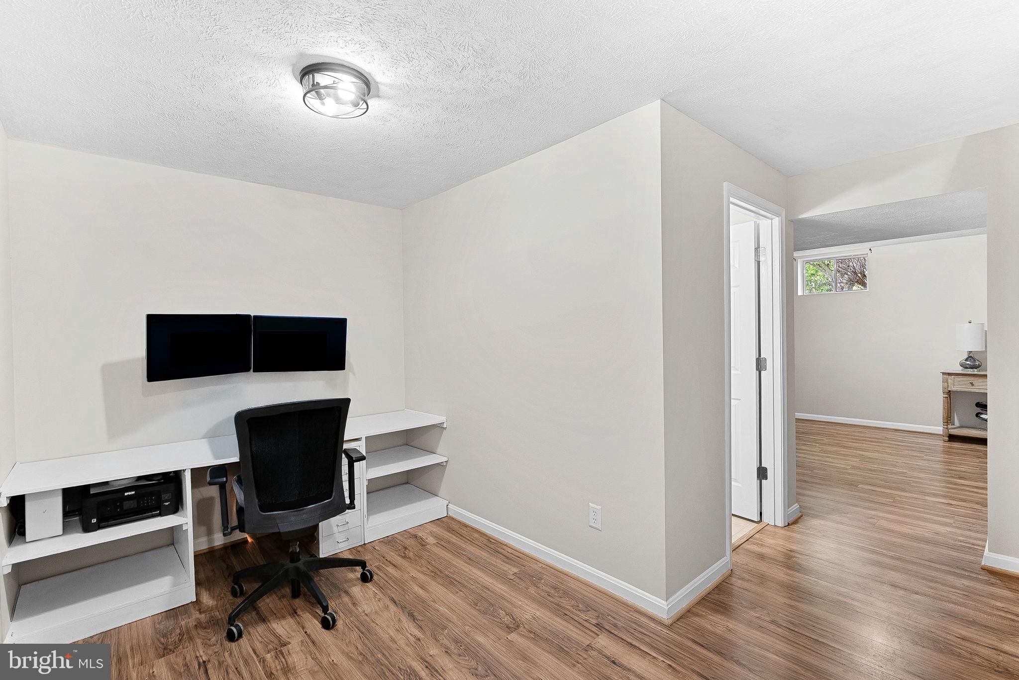 ROUND HILL - Residential