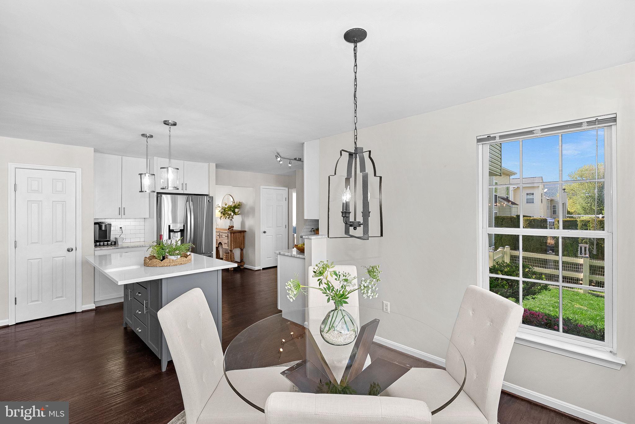 ROUND HILL - Residential