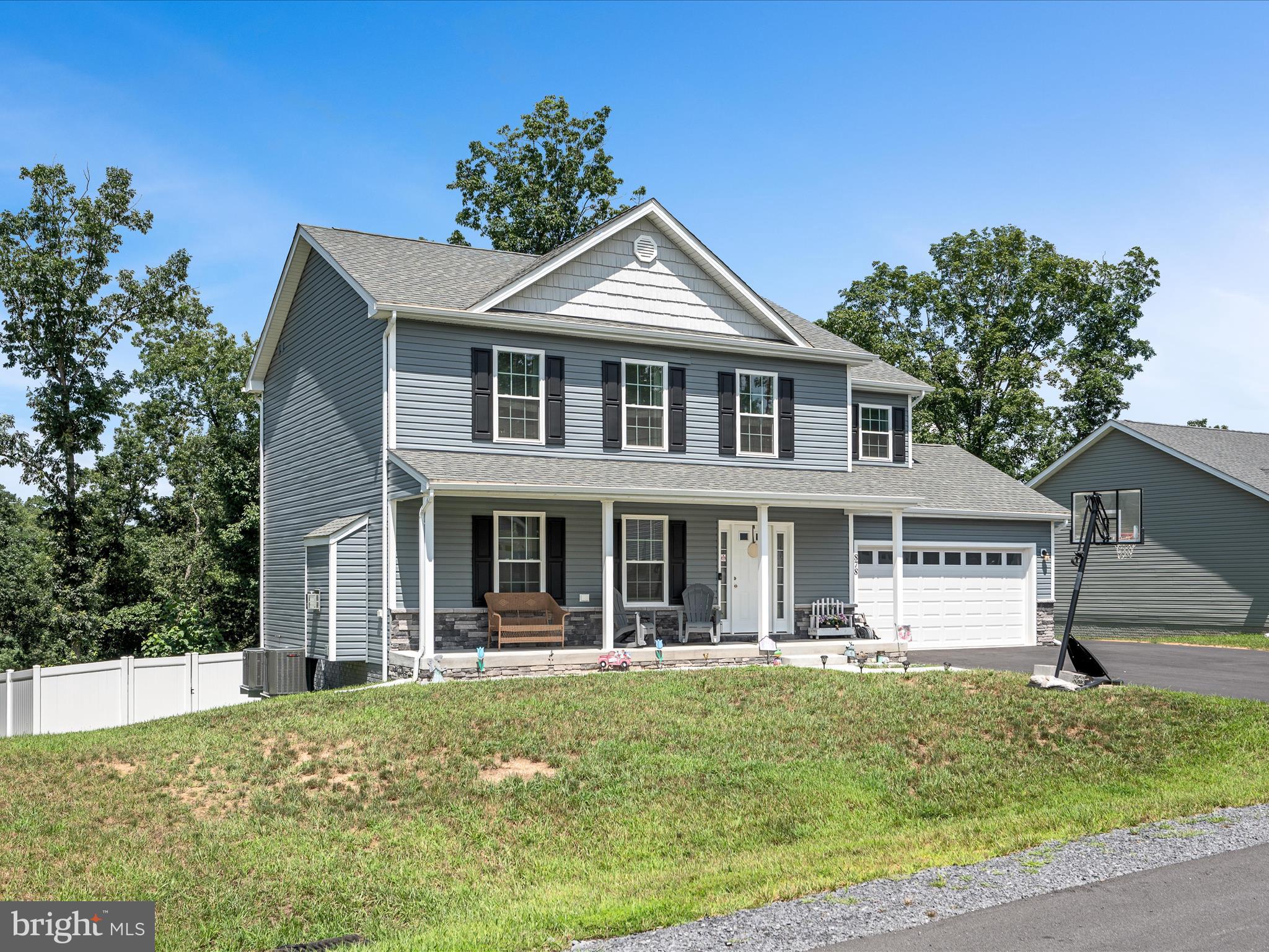 MIDDLE CREEK MANOR - Residential