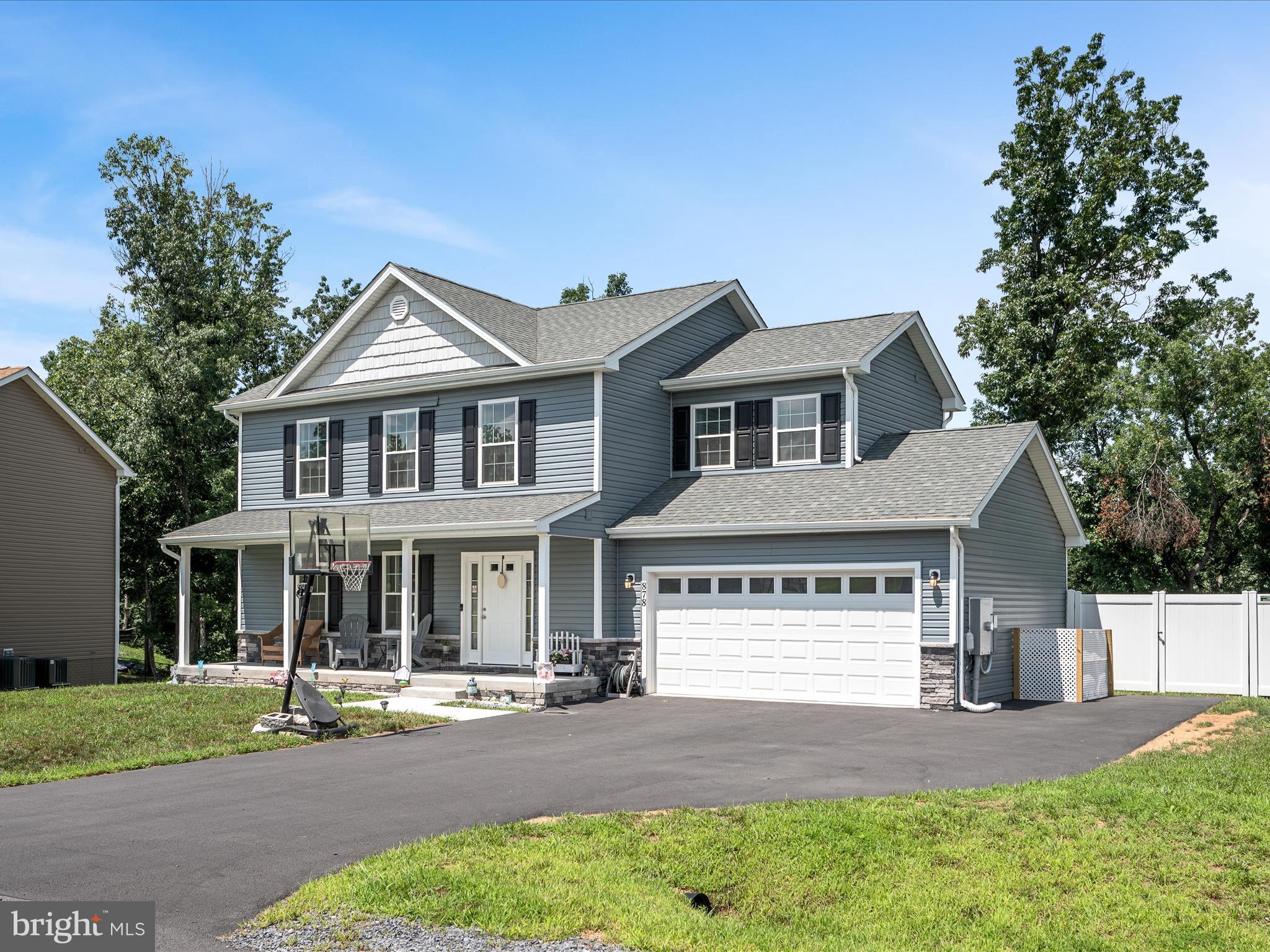 MIDDLE CREEK MANOR - Residential