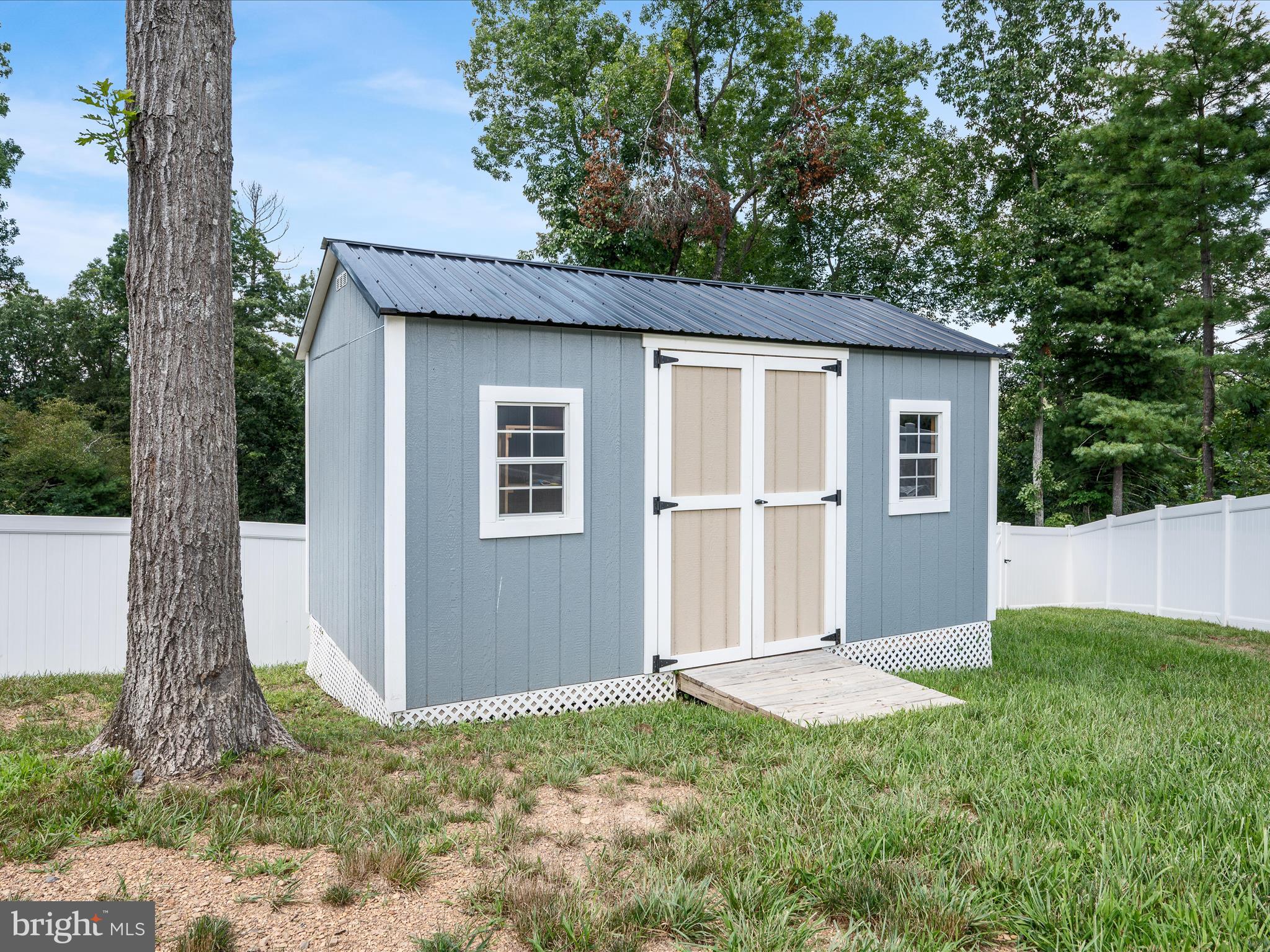 MIDDLE CREEK MANOR - Residential