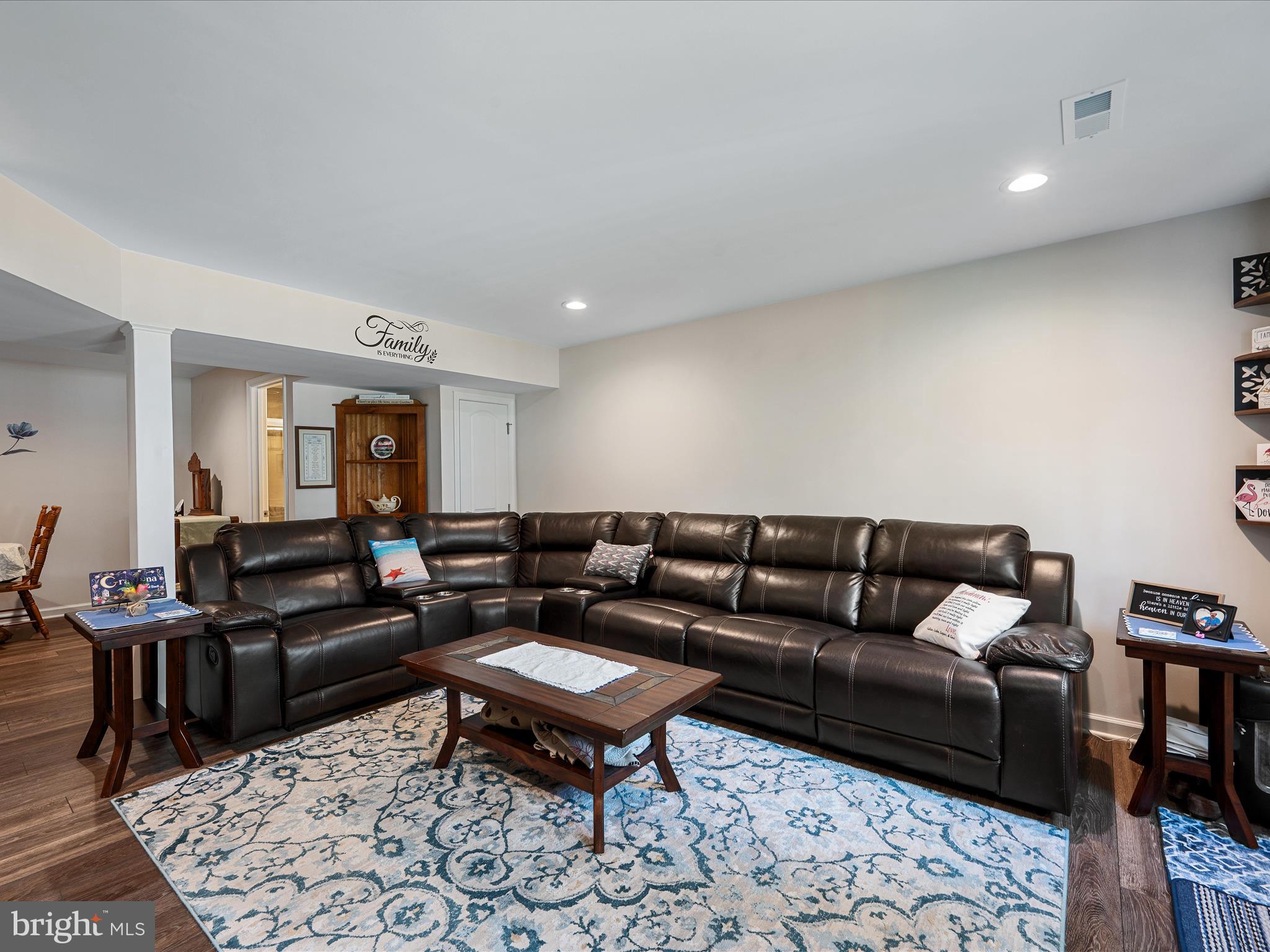 MIDDLE CREEK MANOR - Residential