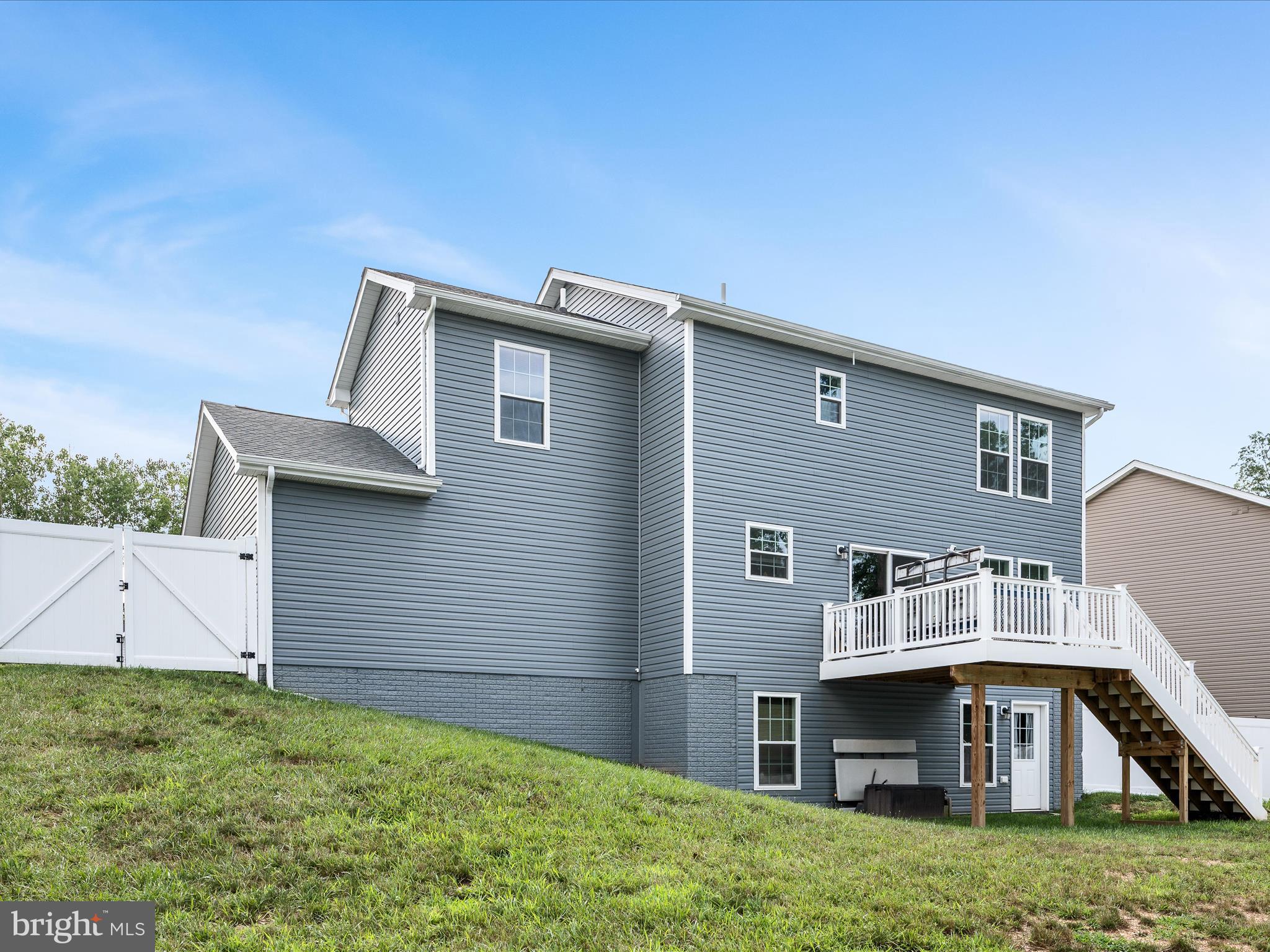 MIDDLE CREEK MANOR - Residential