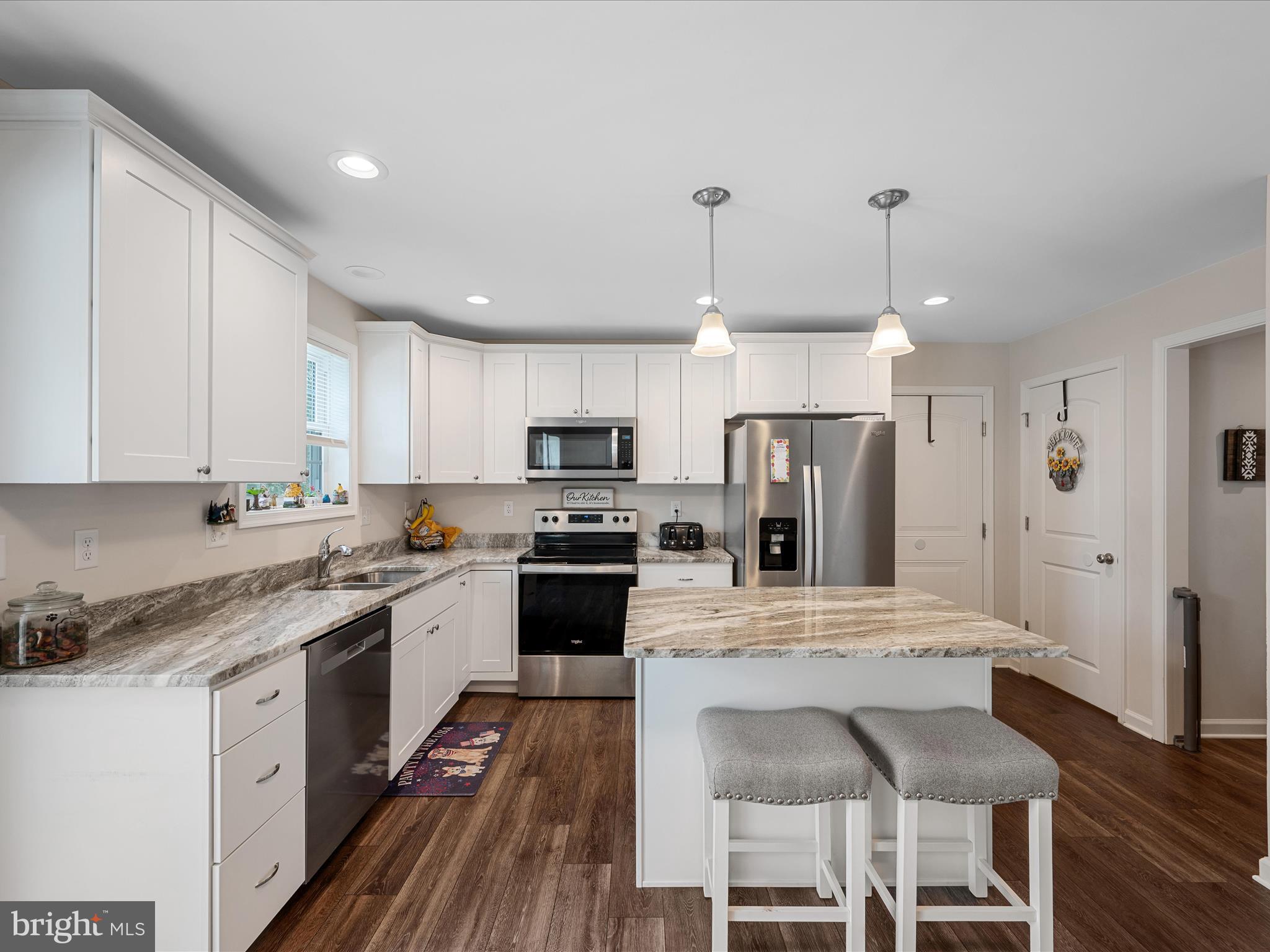 MIDDLE CREEK MANOR - Residential