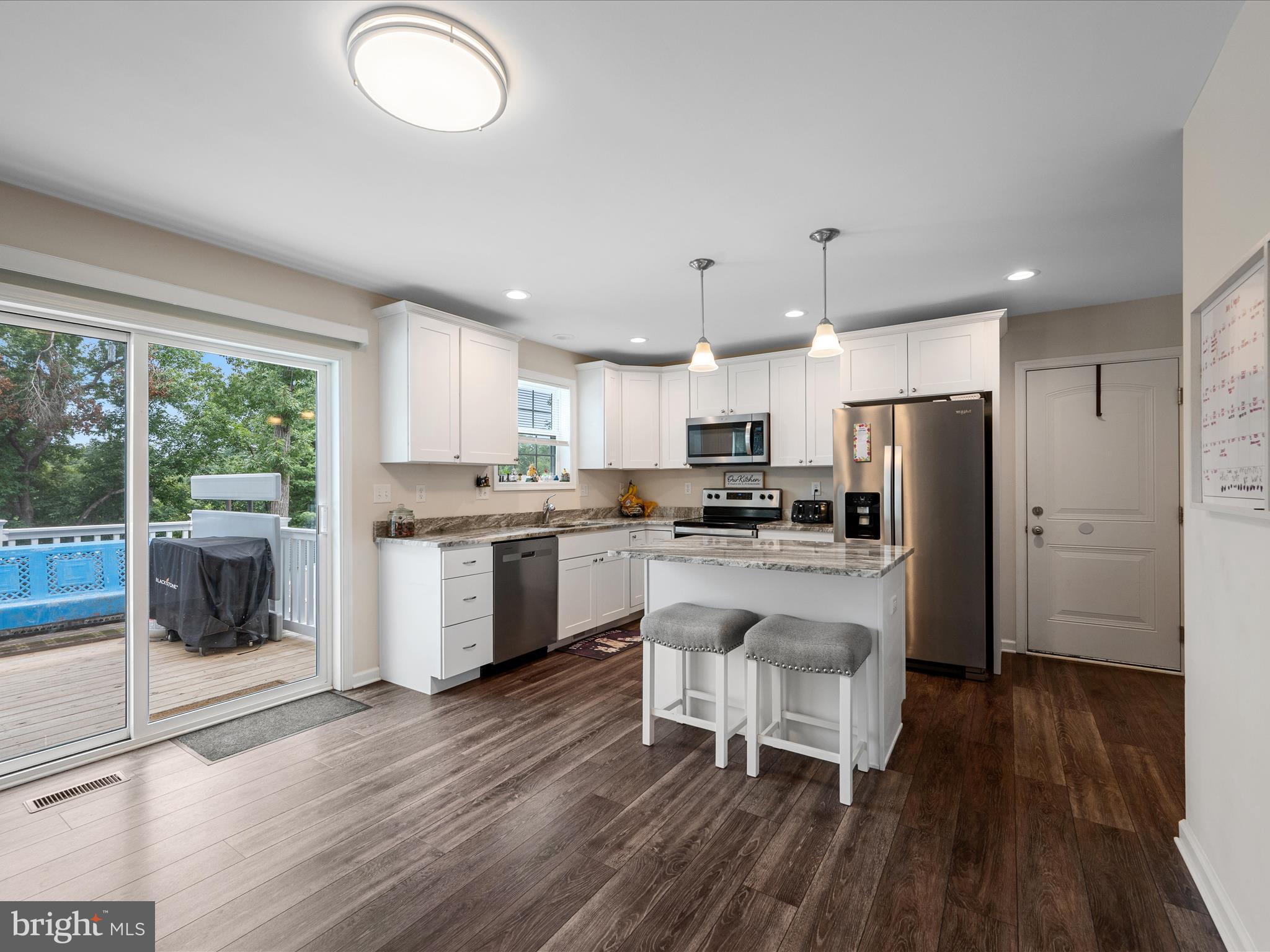 MIDDLE CREEK MANOR - Residential