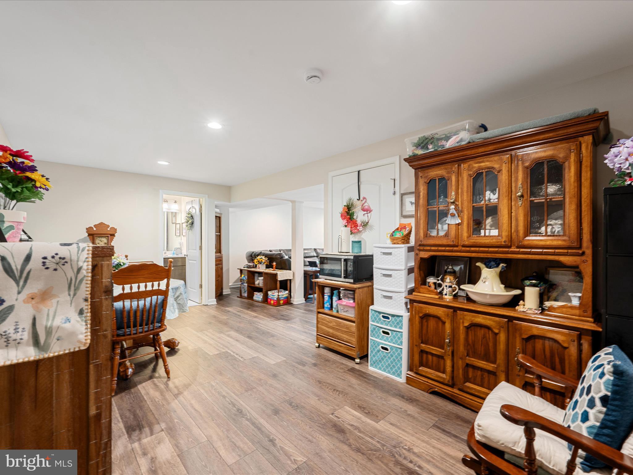 MIDDLE CREEK MANOR - Residential