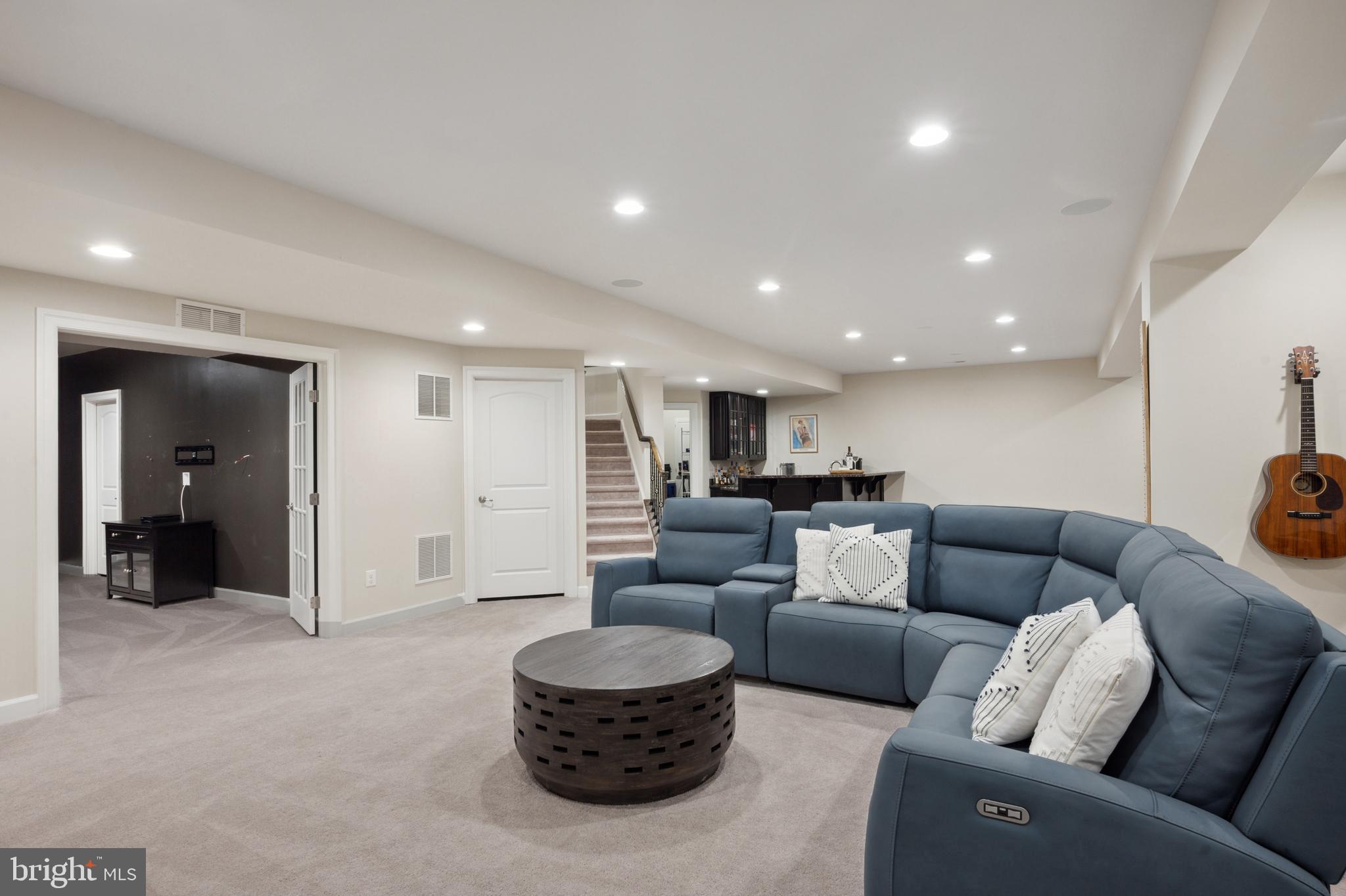 GAMBRILL POINTE - Residential