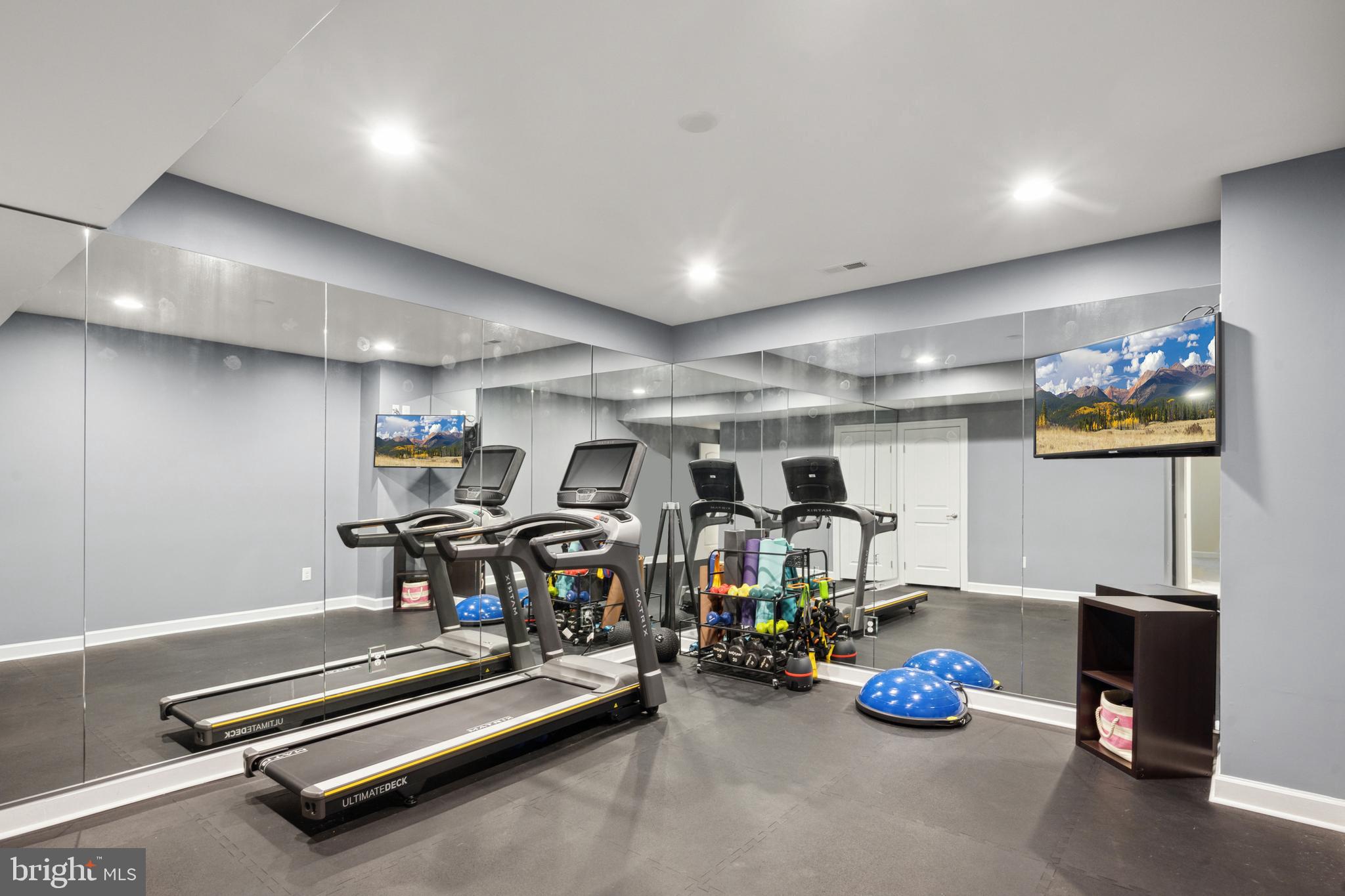 GAMBRILL POINTE - Residential