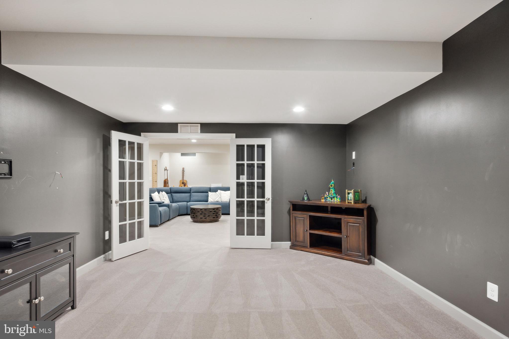 GAMBRILL POINTE - Residential