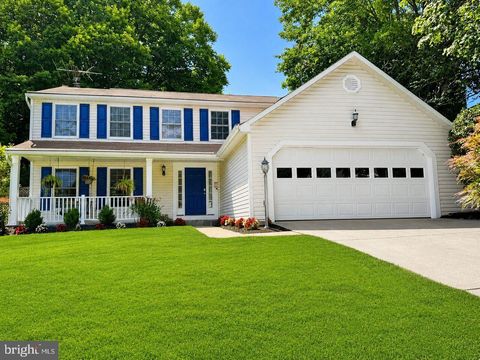 Photo of 7809 Roundabout Way, SPRINGFIELD, VA 22153 (MLS # VAFX2326960)