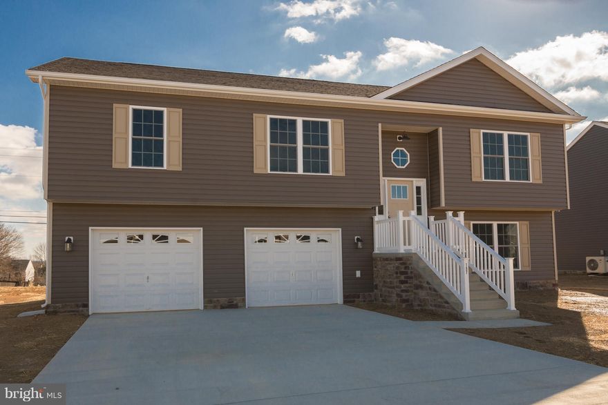 GREAT SPLIT FOYER DESIGN w/over 2,000 square feet of finished living space Open Floor Plan with Upgraded Laminate Flooring Throughout the Main Living Areas / Granite Countertops & Stainless Steel Appliances / Separate Laundry Room / Custom Two Tone Interior Paint / Located in Upscale Development with Curb and Gutter & Sidewalks / Complete & Ready for Immediate Occupancy.