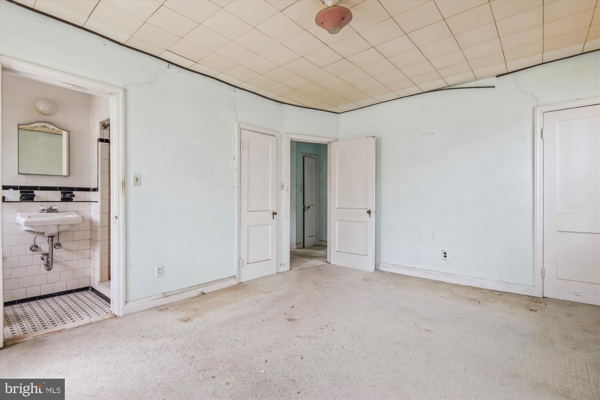 MOUNT WASHINGTON - Residential