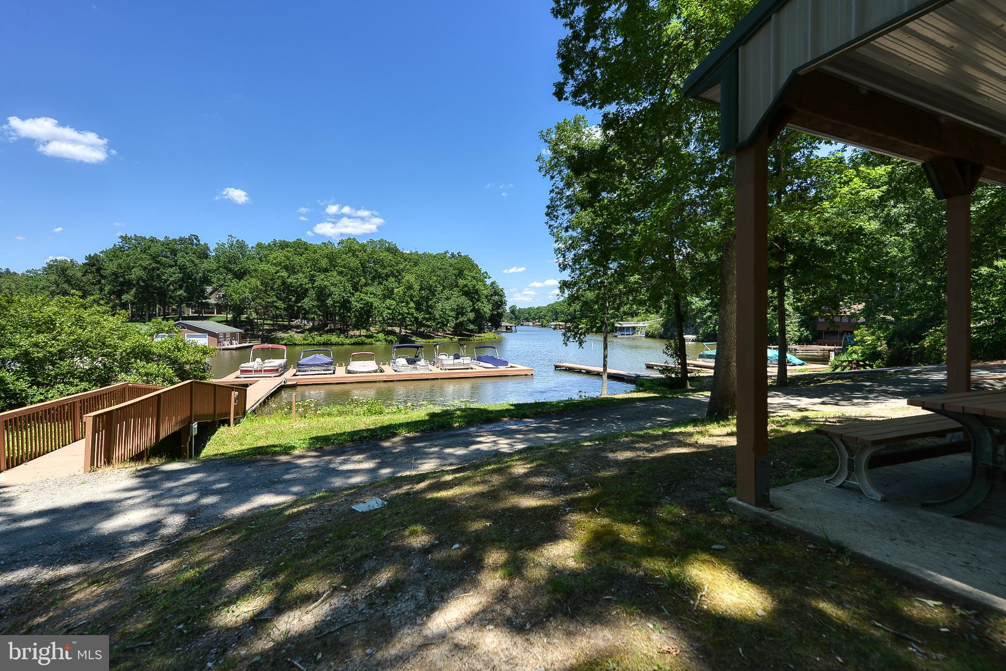 PINE HARBOUR - Residential