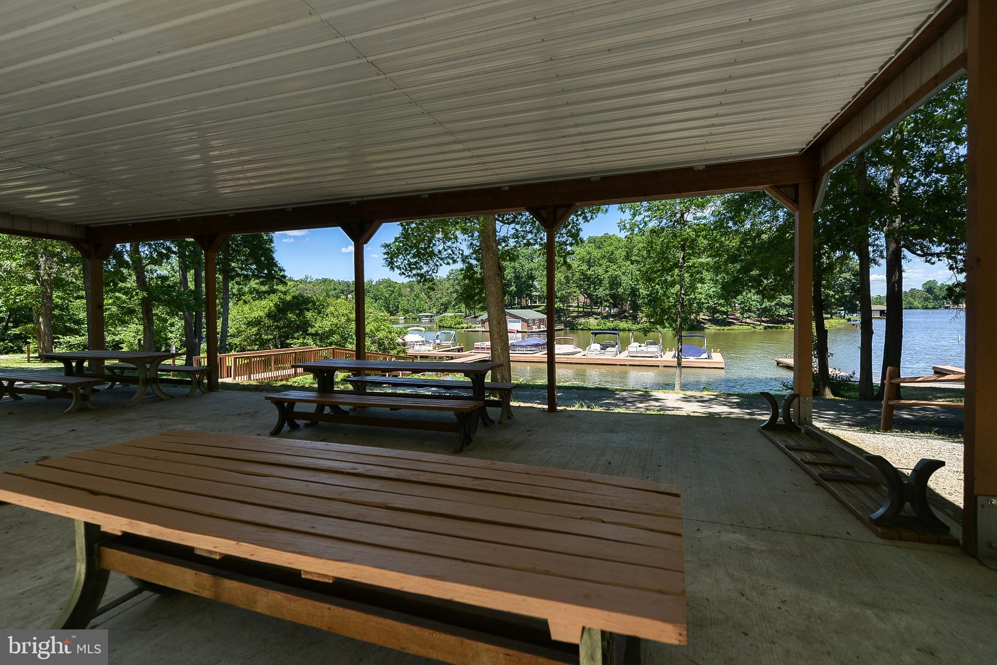PINE HARBOUR - Residential