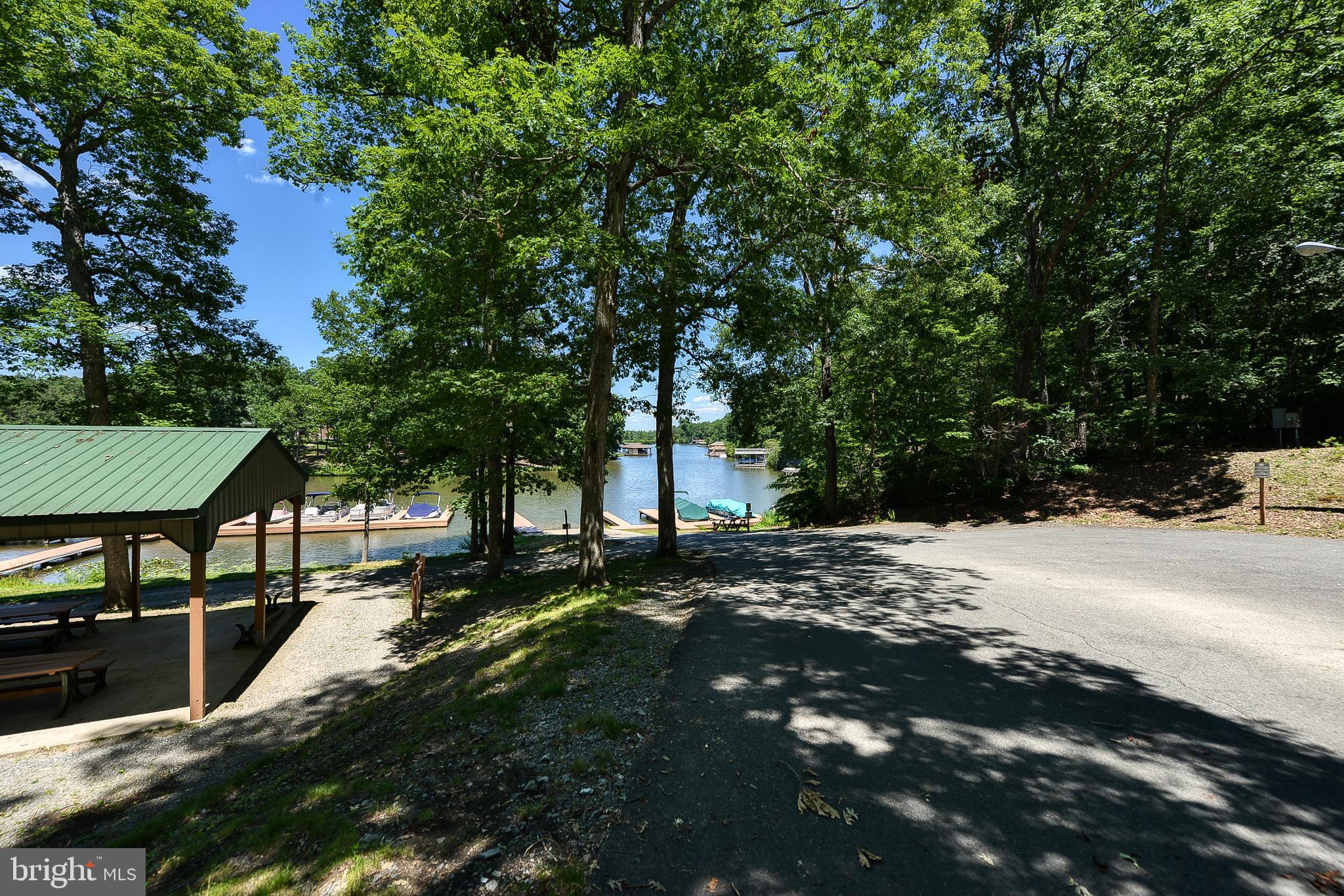 PINE HARBOUR - Residential