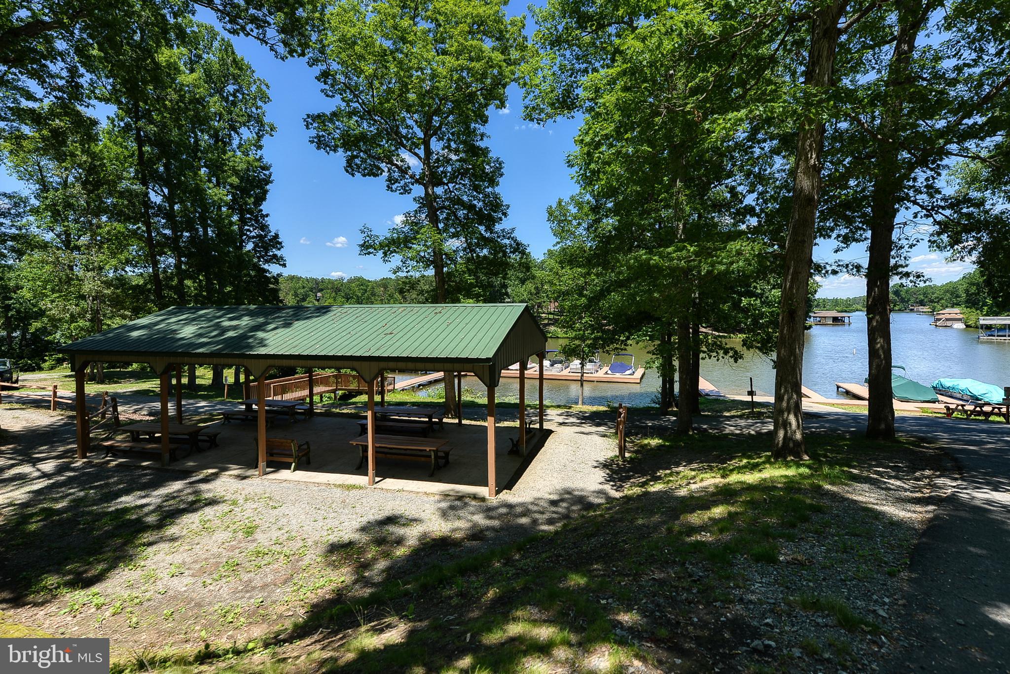 PINE HARBOUR - Residential