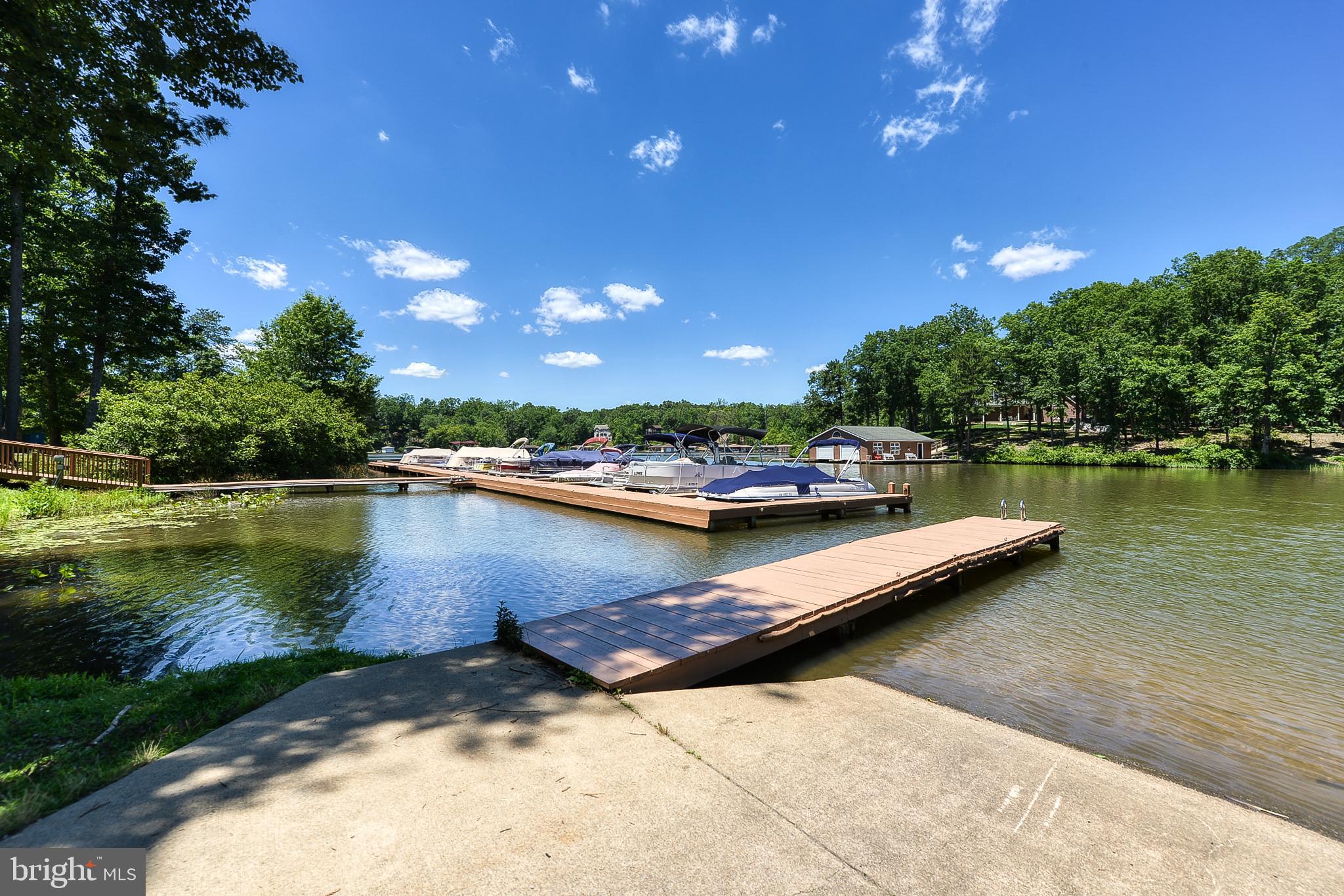 PINE HARBOUR - Residential