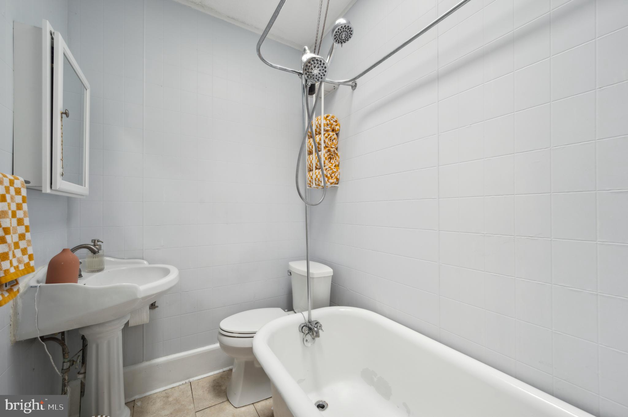 ROXBOROUGH - Residential