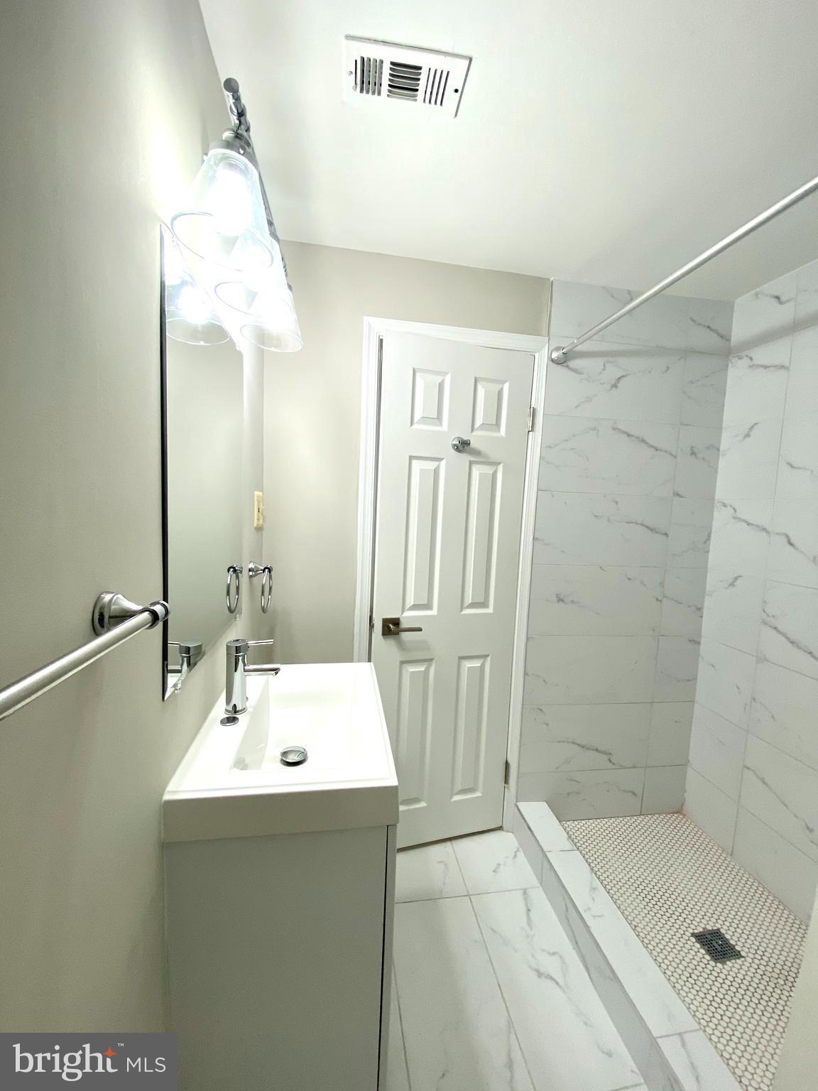 PINEWOOD LAKE - Residential