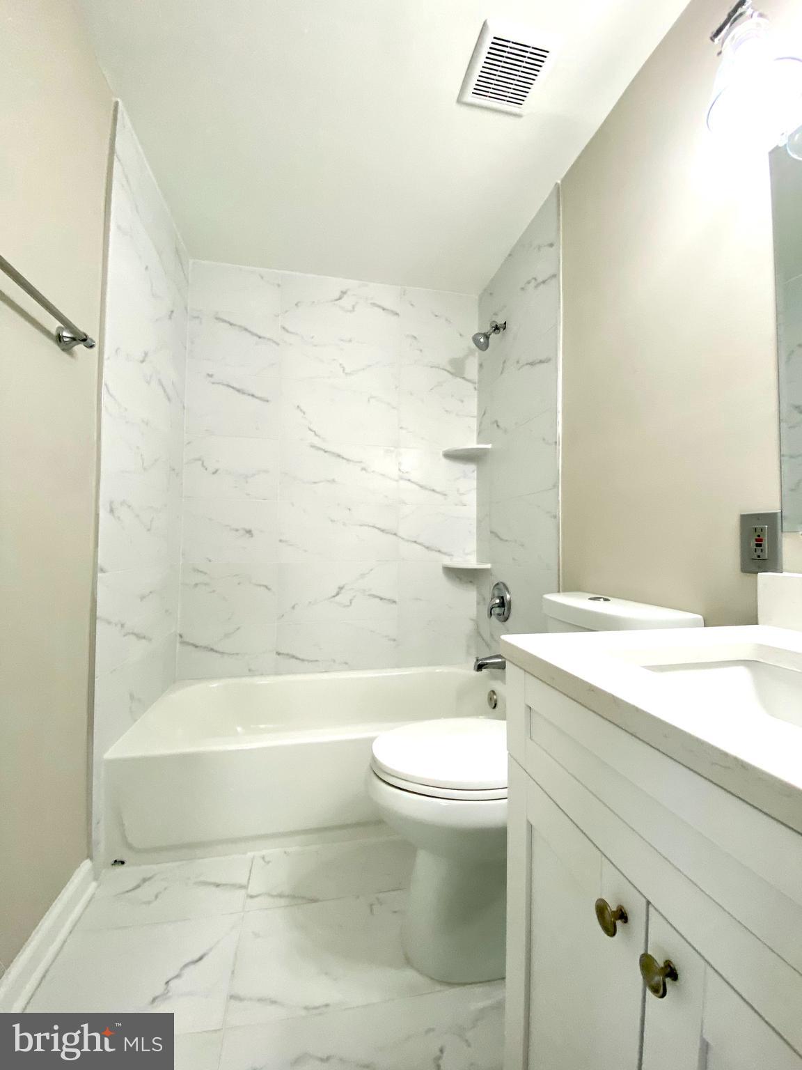 PINEWOOD LAKE - Residential