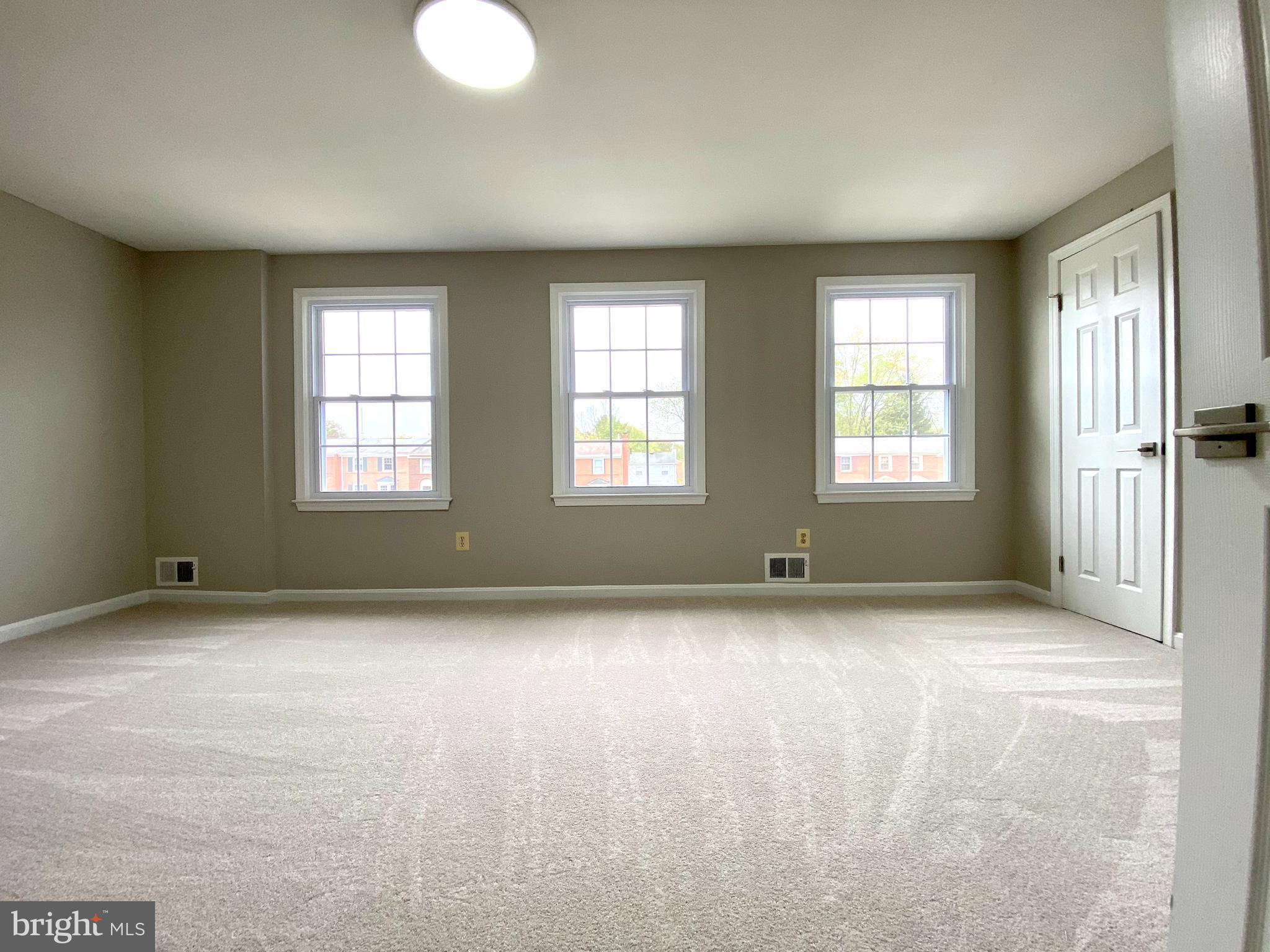 PINEWOOD LAKE - Residential