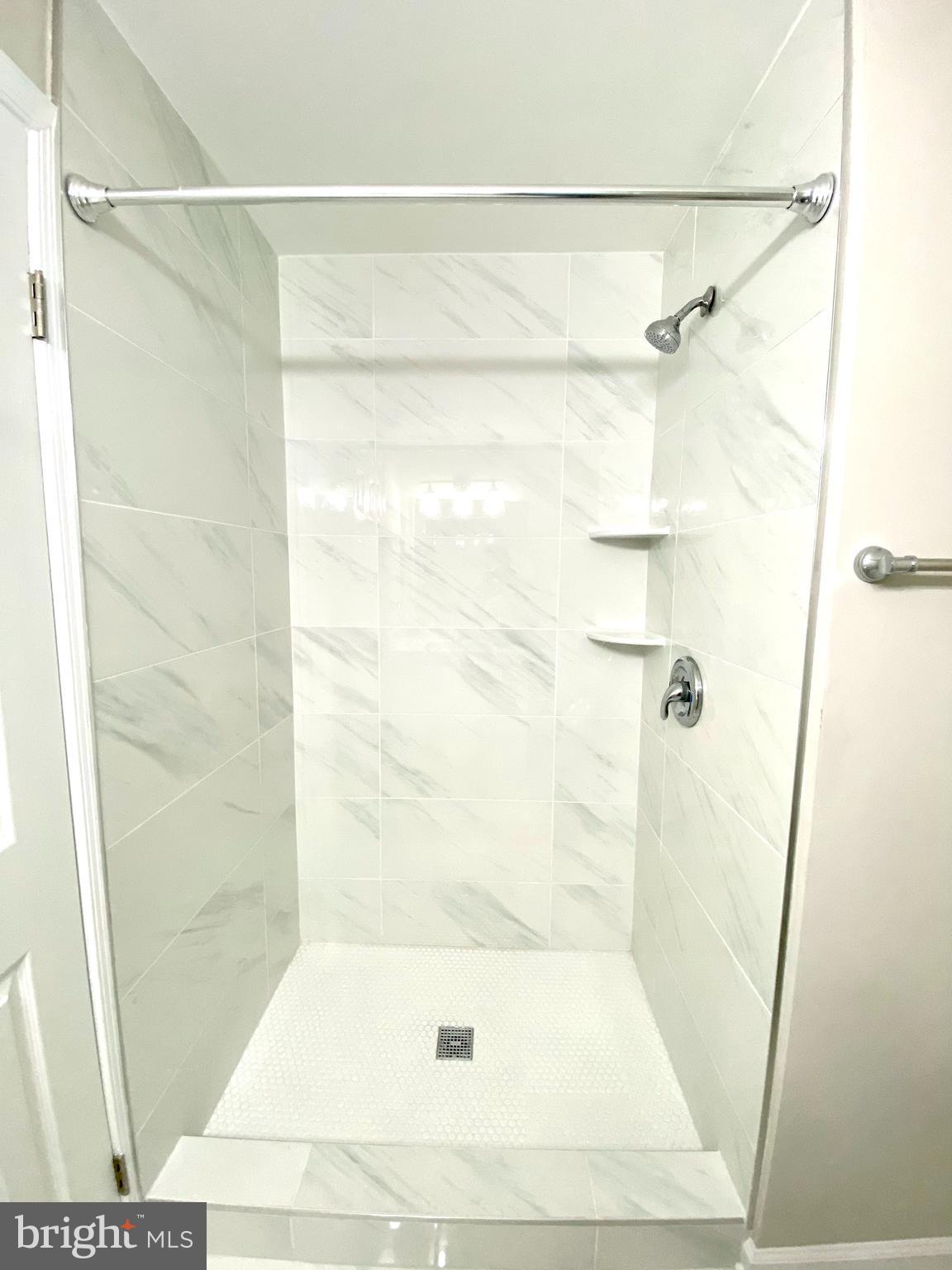 PINEWOOD LAKE - Residential