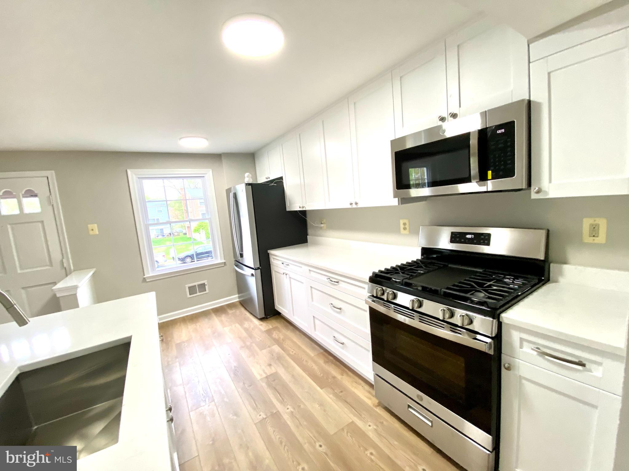 PINEWOOD LAKE - Residential