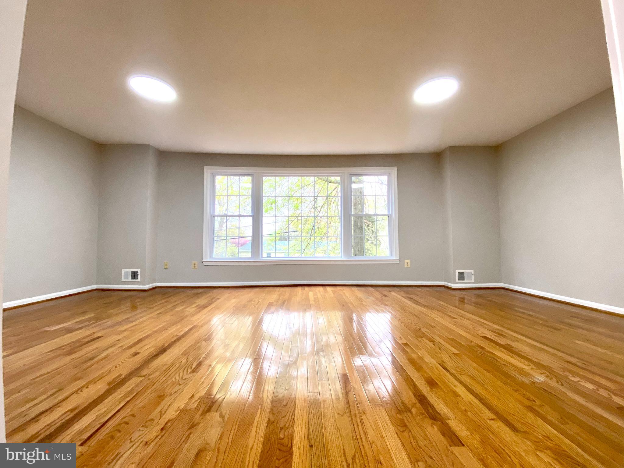 PINEWOOD LAKE - Residential