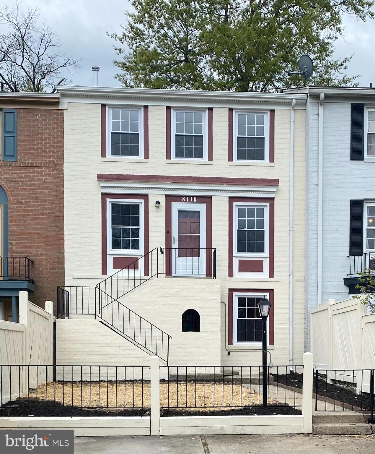 PINEWOOD LAKE - Residential