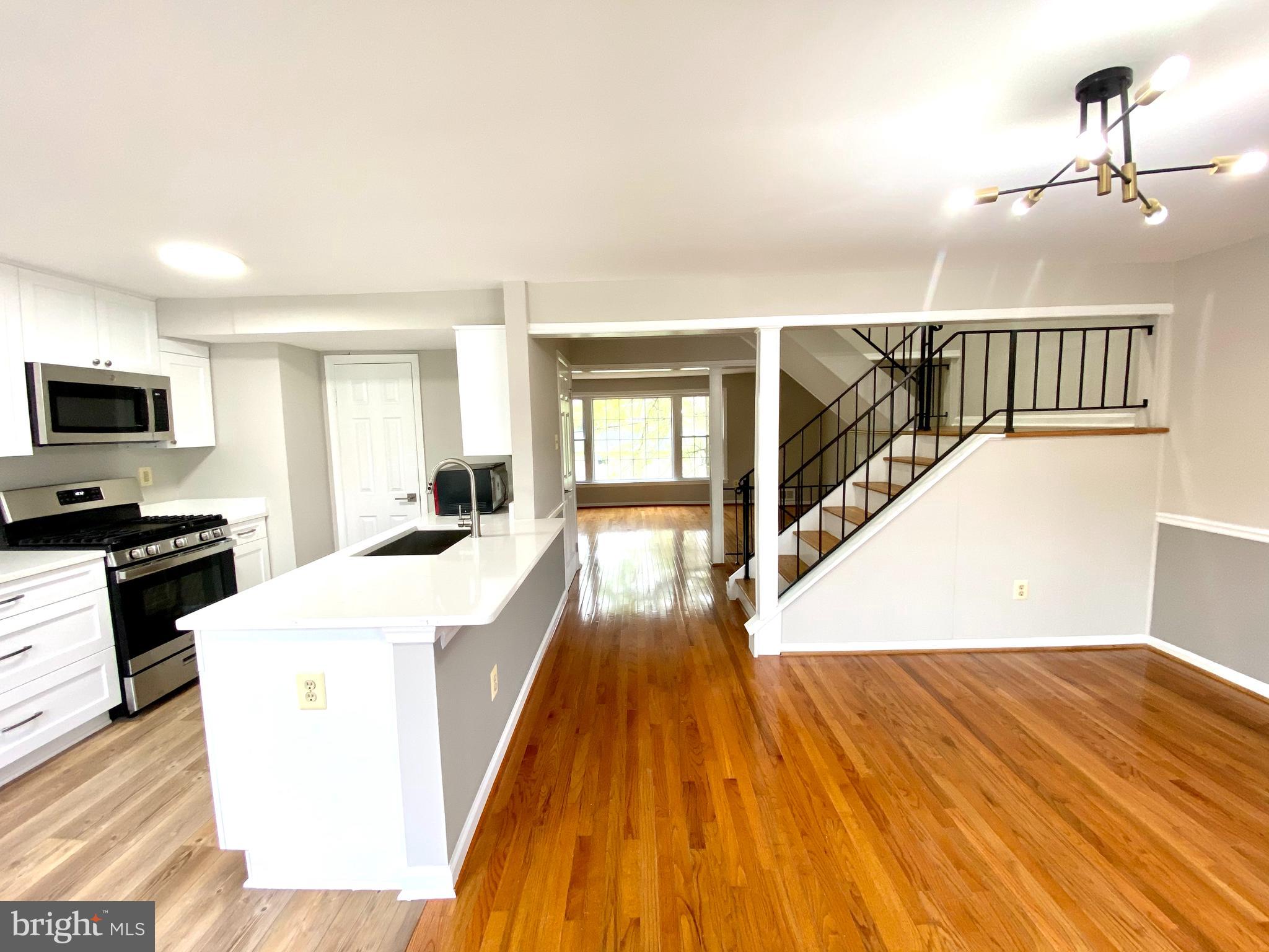 PINEWOOD LAKE - Residential