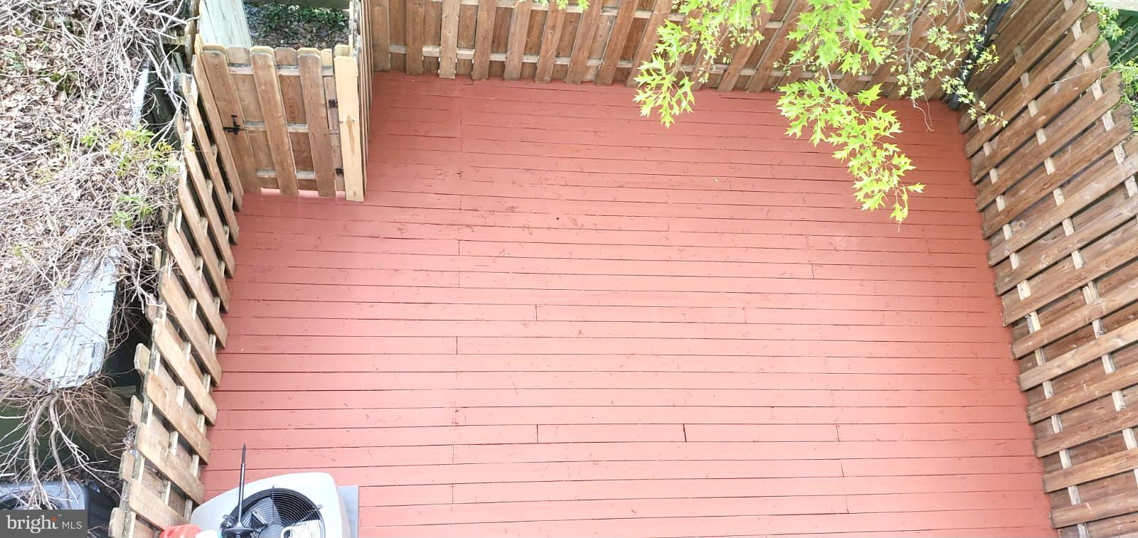 PINEWOOD LAKE - Residential