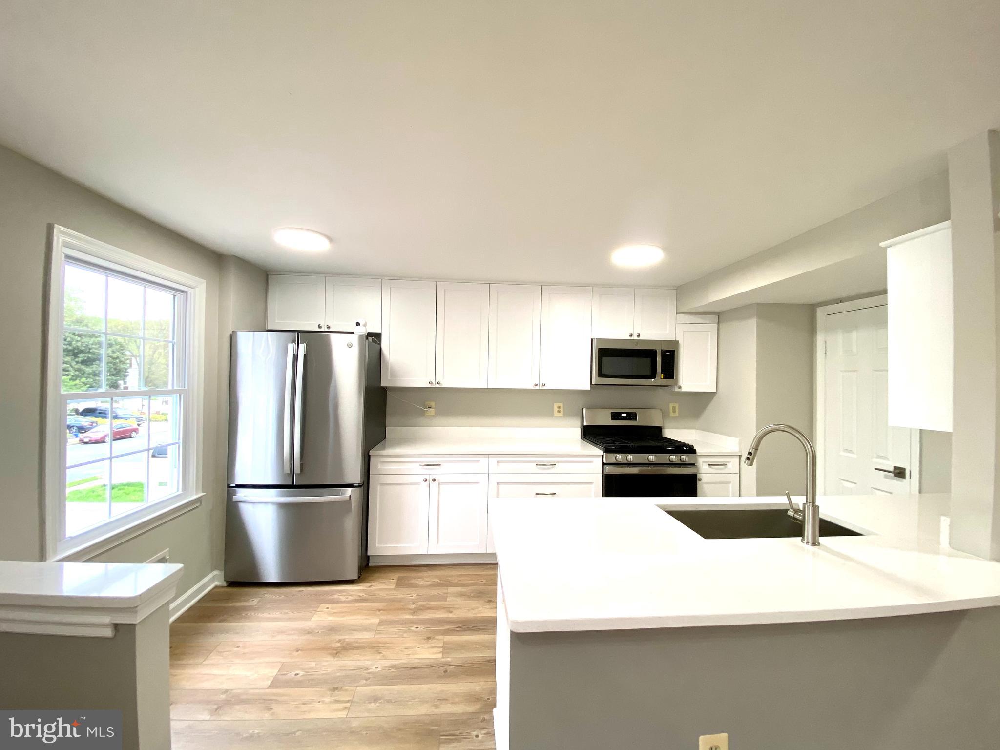 PINEWOOD LAKE - Residential