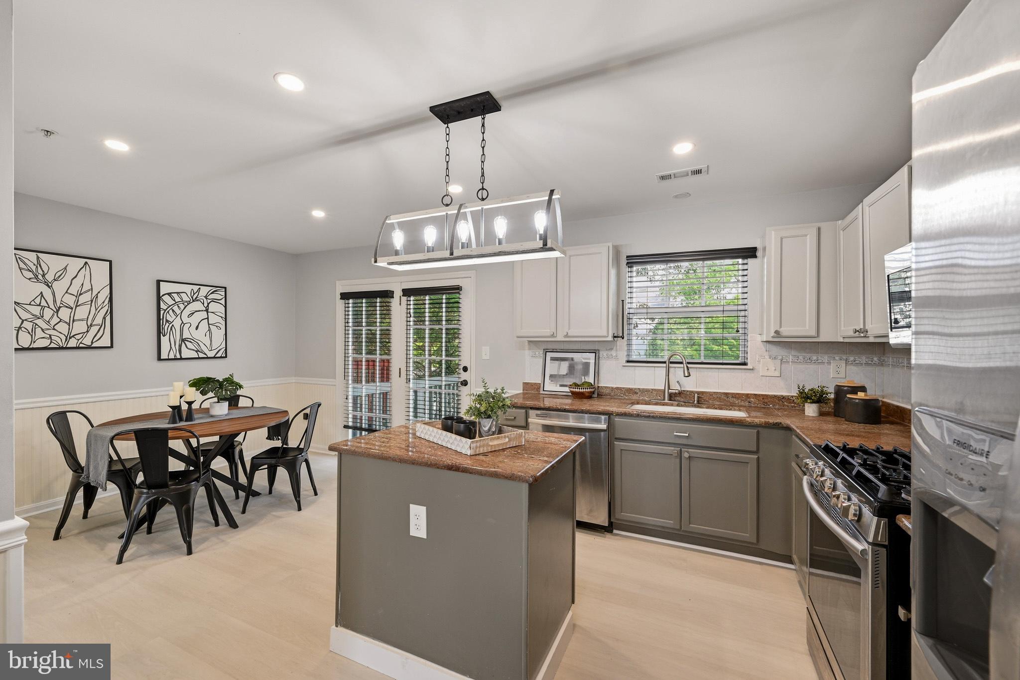 8867 GOOSE LANDING CIRCLE